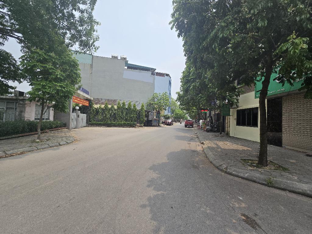 Bán nhà Thôn Cương Ngô - diện tích 150m2 1 tầng - ô tô tránh - giá 28 tỷ