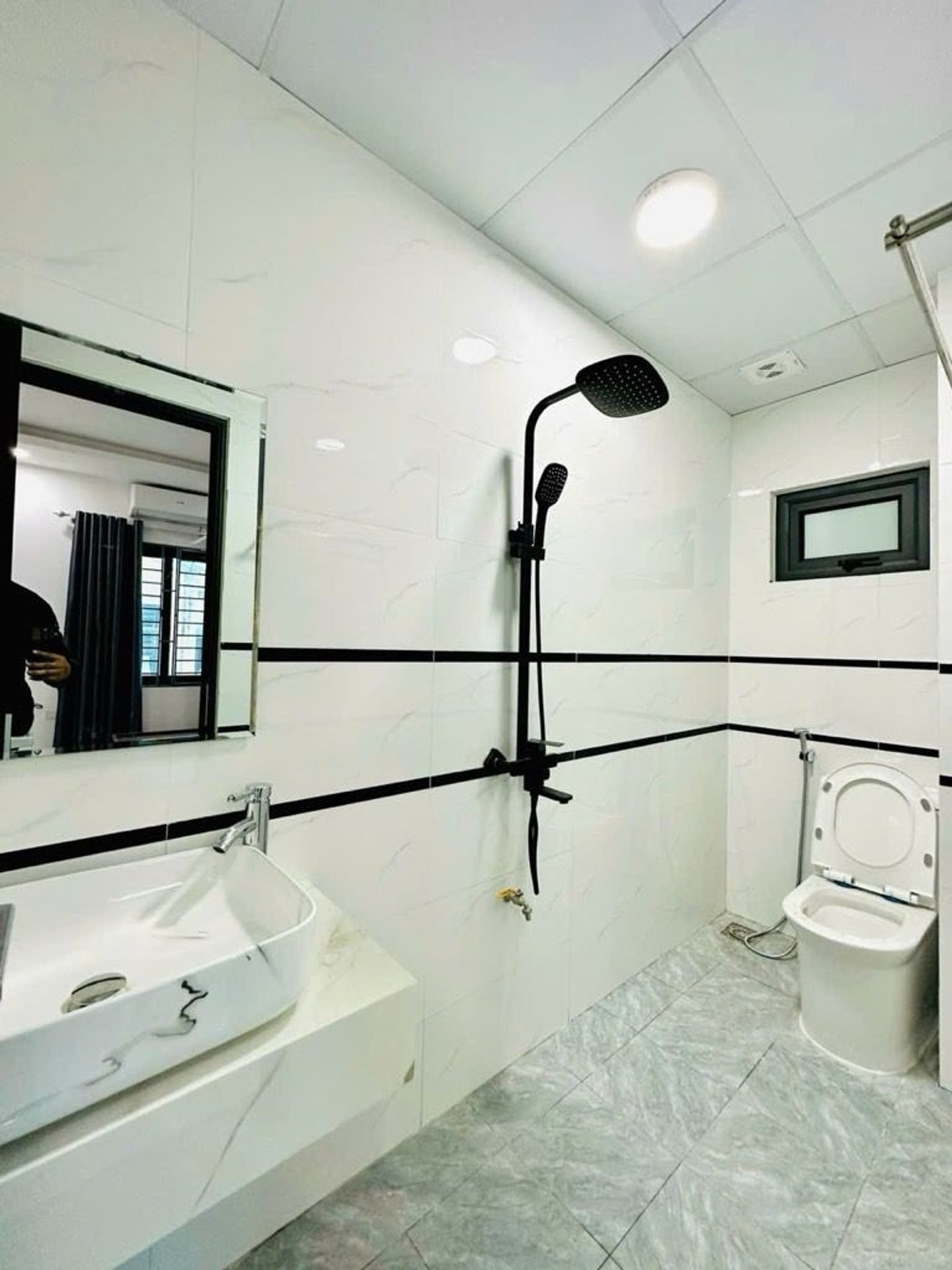 Bán nhà Mạc Thị Bưởi - diện tích 107m2 7 tầng - Bốn mặt thoáng - giá 40 tỷ