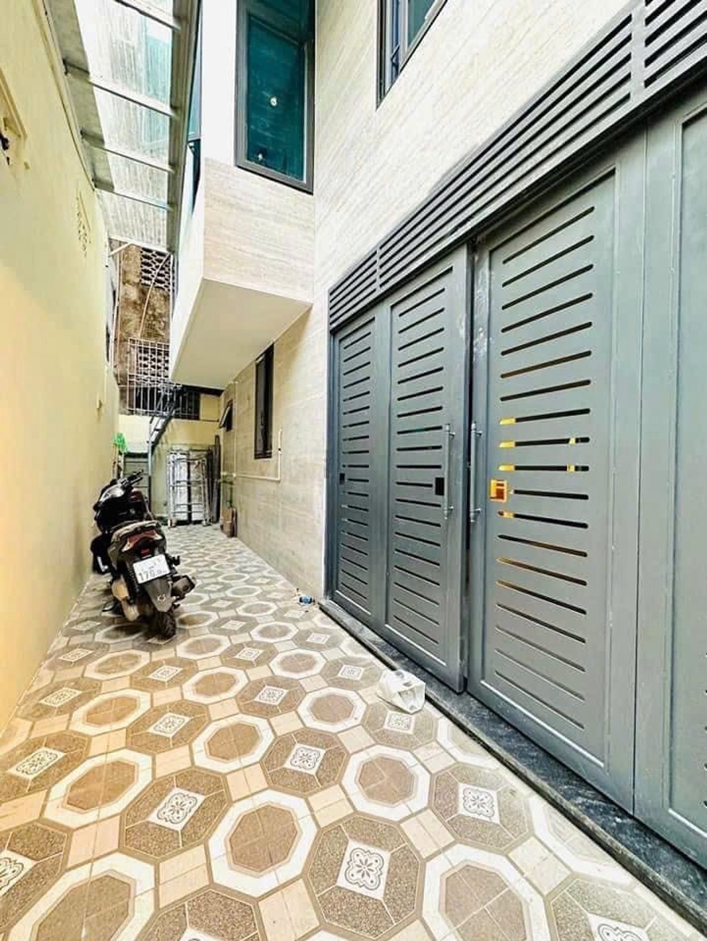 Bán nhà Mạc Thị Bưởi - diện tích 107m2 7 tầng - Bốn mặt thoáng - giá 40 tỷ