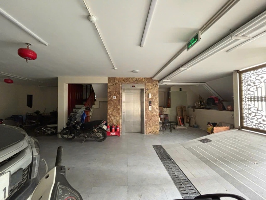 Bán nhà Nguyễn Khoái - diện tích 128.7m2 7 tầng - Mặt tiền khủng, gara, thang máy - giá 55 tỷ