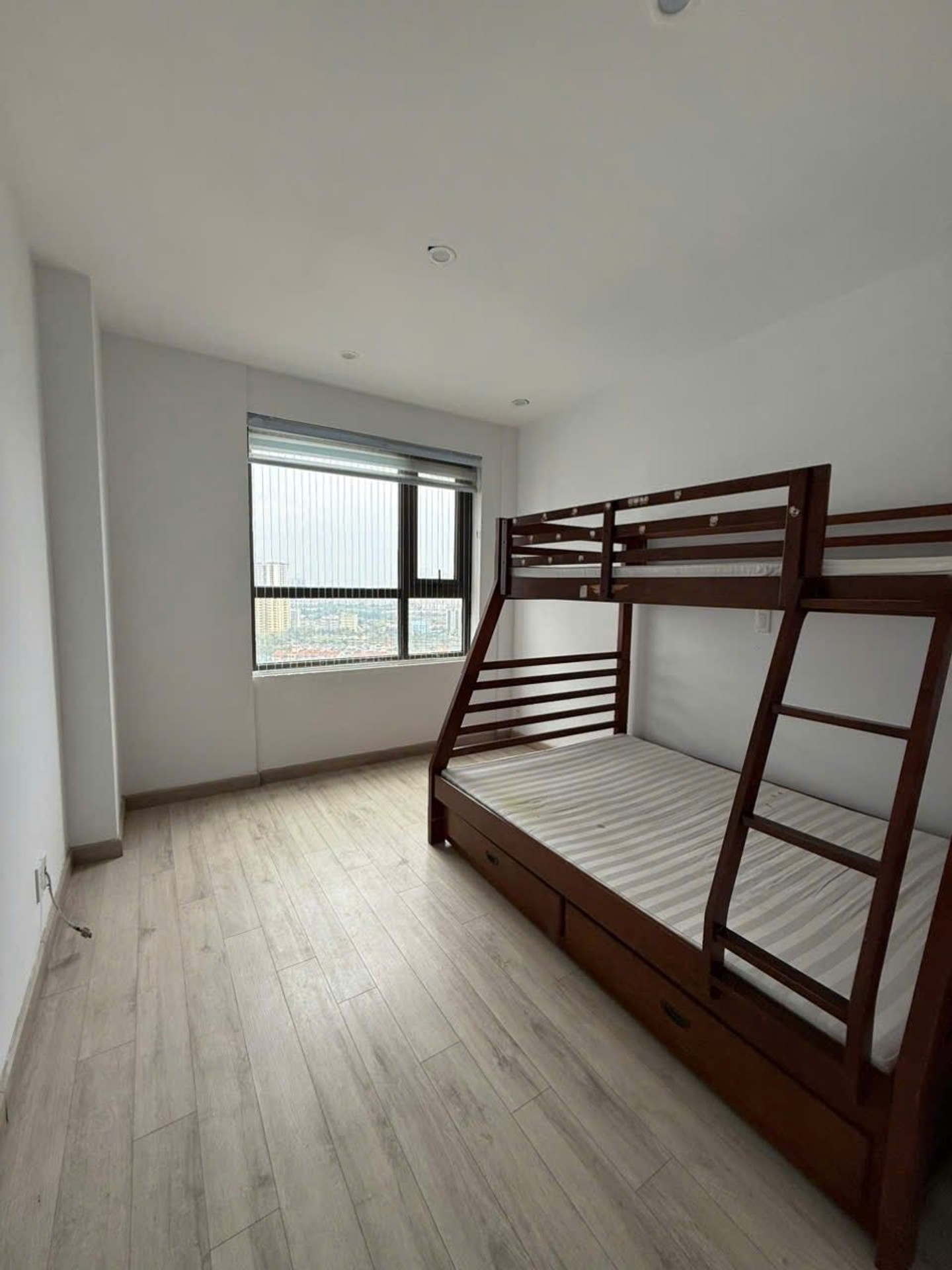 Bán nhà Lĩnh Nam - diện tích 79m2 18 tầng - Mặt phố - giá 7,65 tỷ