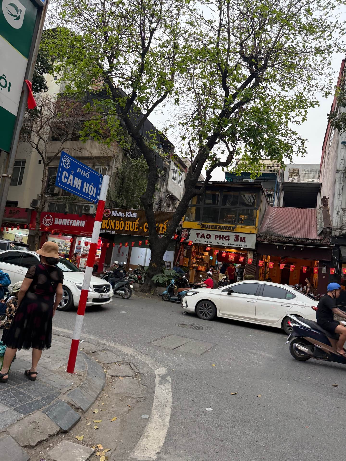 Bán nhà Cảm Hội - diện tích 48m2 2 tầng - ô tô cách nhà 10 mét - giá 10,1 tỷ