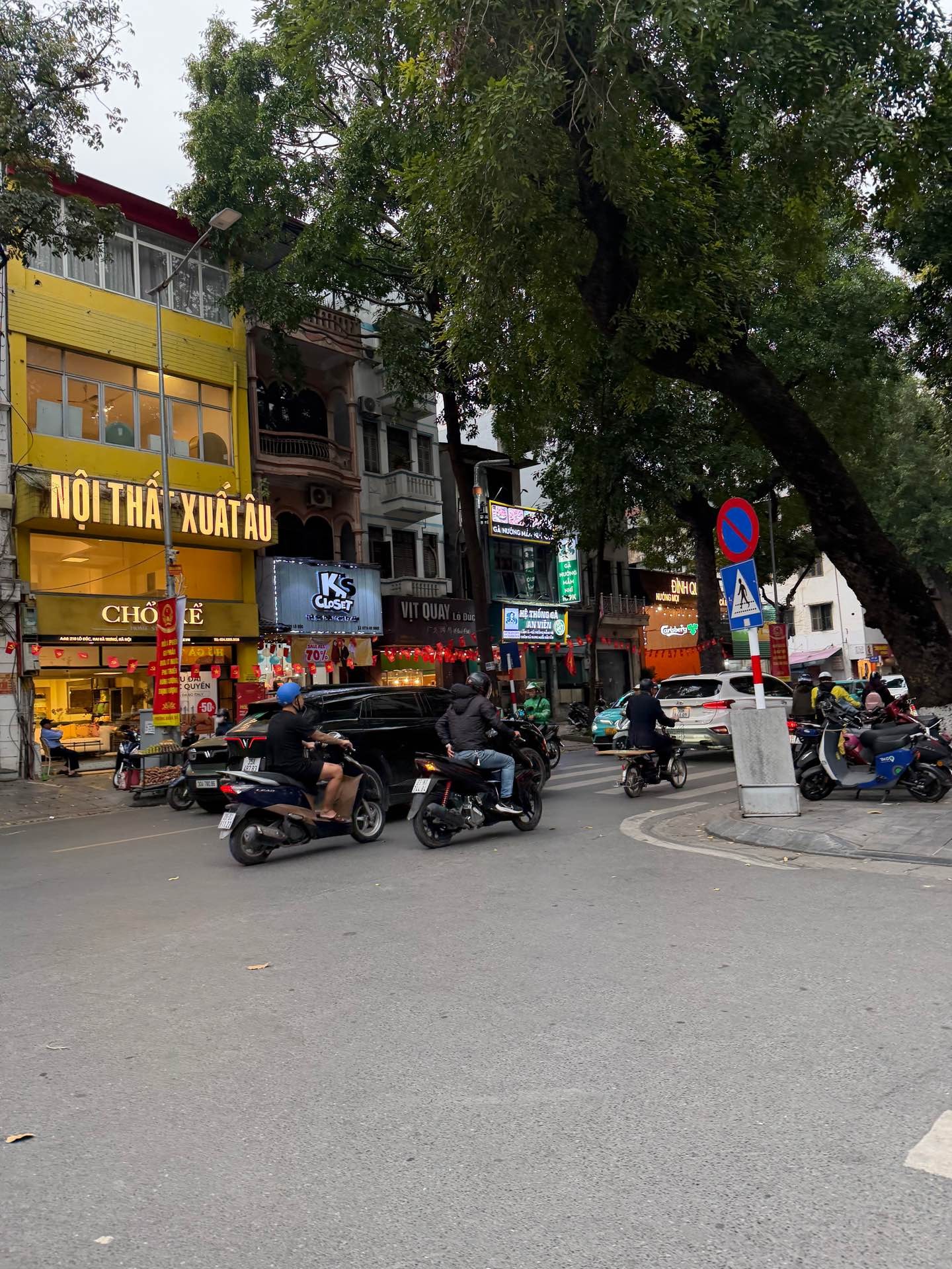 Bán nhà Cảm Hội - diện tích 48m2 2 tầng - ô tô cách nhà 10 mét - giá 10,1 tỷ