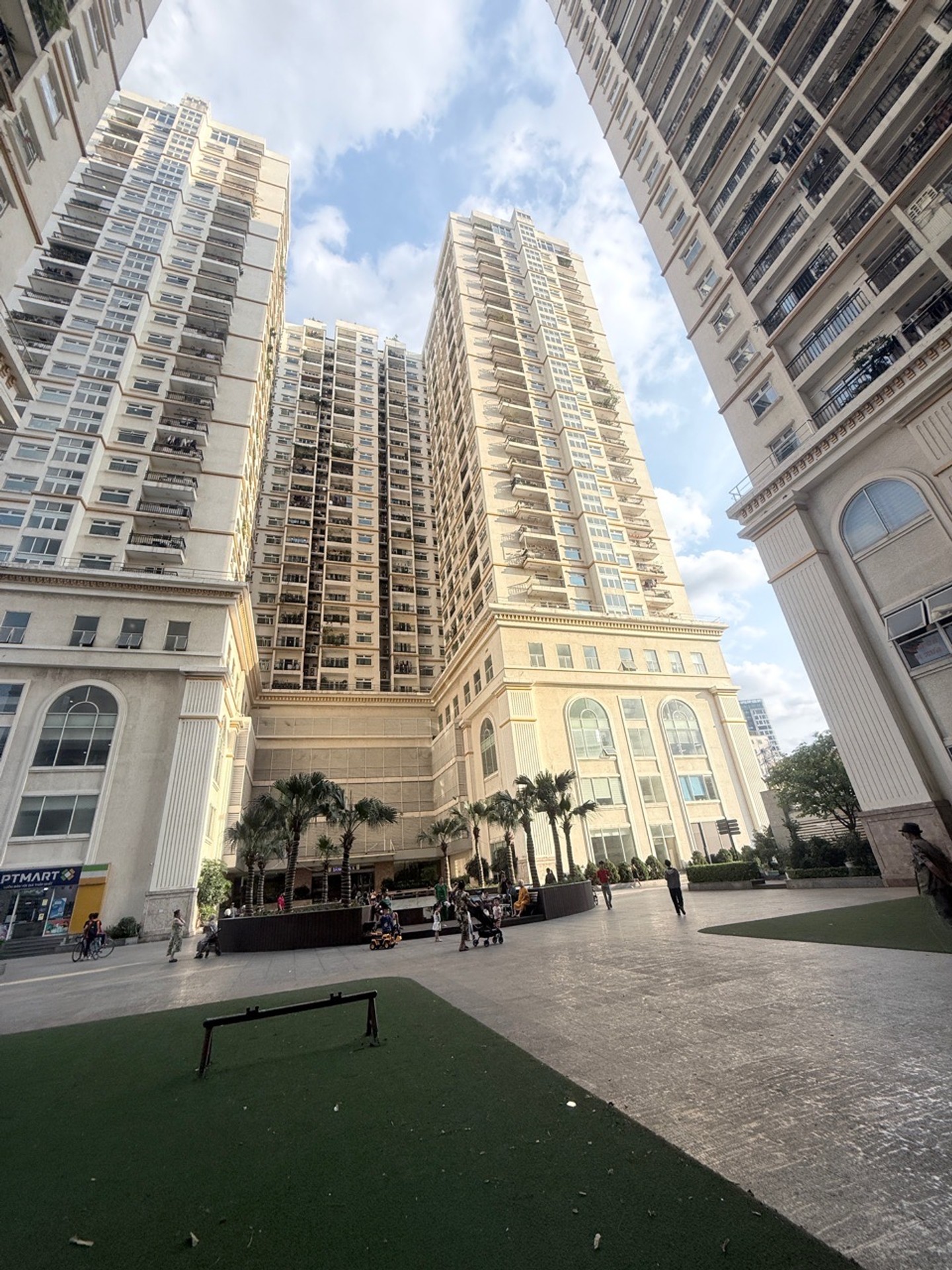 Bán nhà Hòa Bình Green City - diện tích 70m2 10 tầng - Nhà lô góc, tiện ích ngập tràn - giá 5,7 tỷ