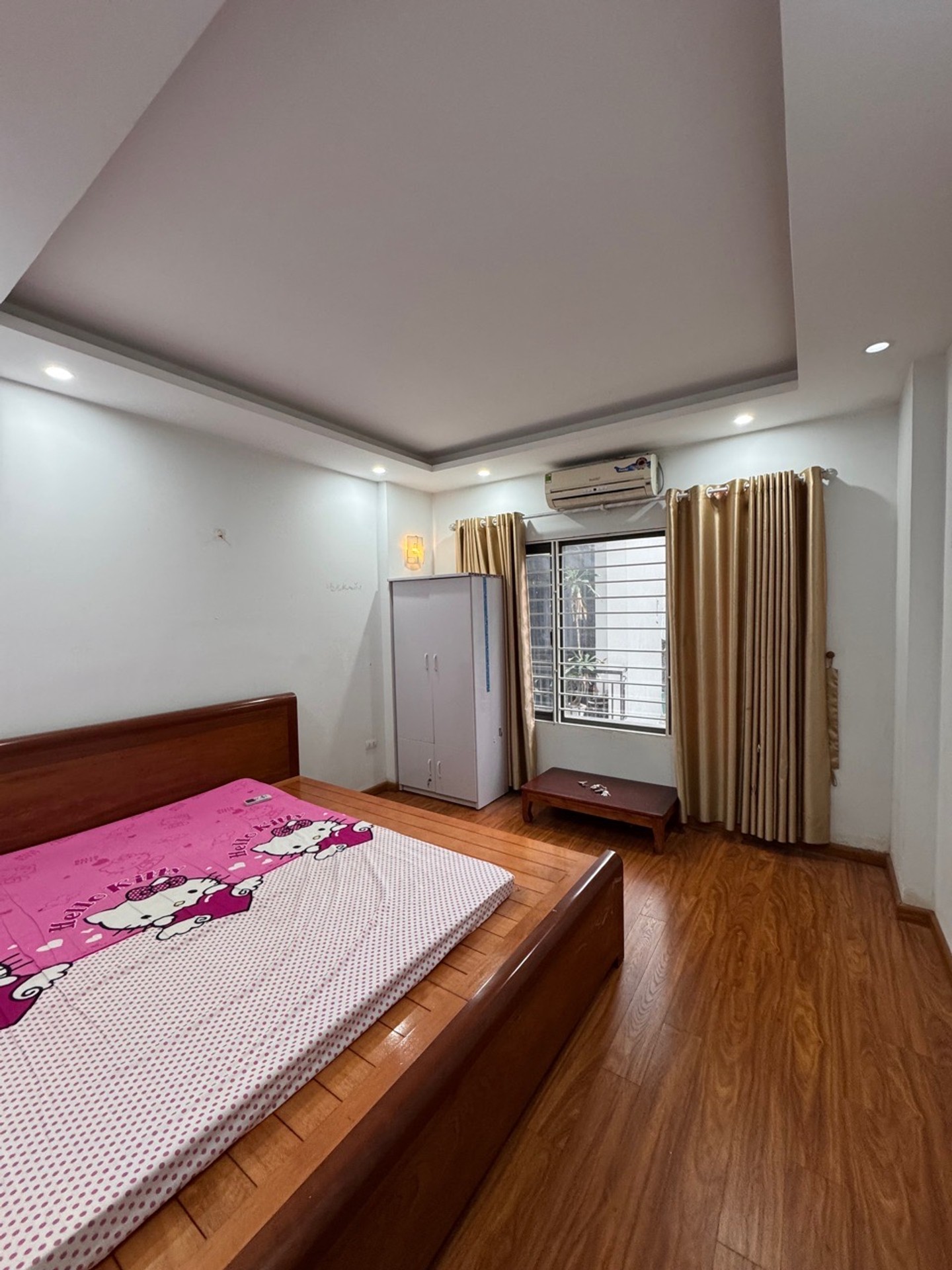 Bán nhà Yên Duyên - diện tích 42m2 5 tầng - ô tô đỗ cửa - giá 9,8 tỷ