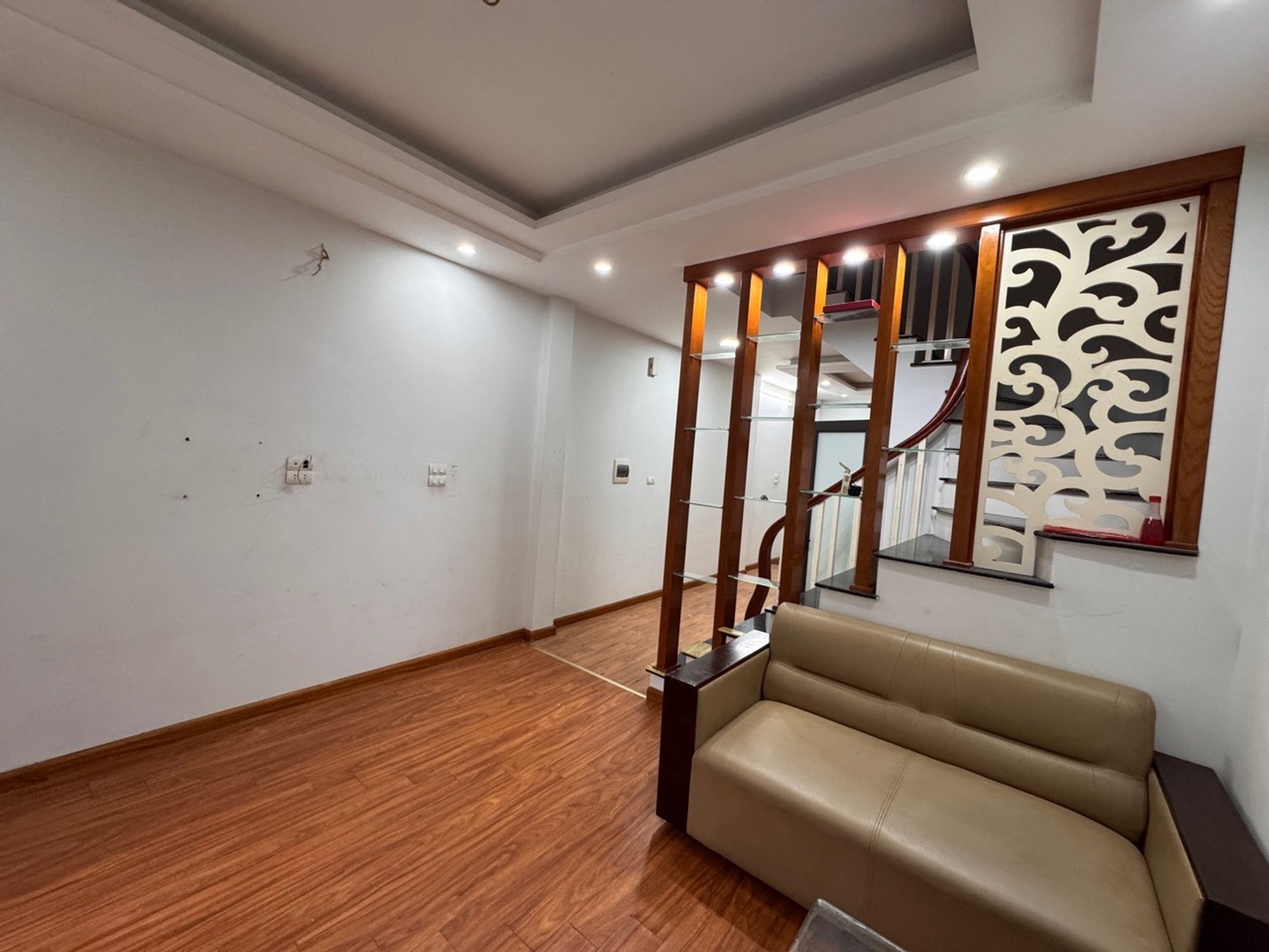 Bán nhà Yên Duyên - diện tích 42m2 5 tầng - ô tô đỗ cửa - giá 9,8 tỷ
