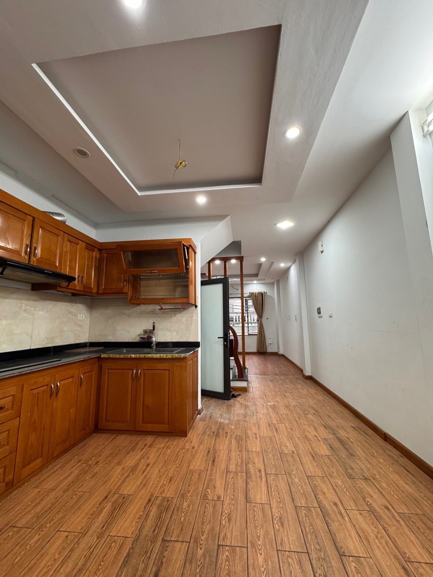Bán nhà Yên Duyên - diện tích 42m2 5 tầng - ô tô đỗ cửa - giá 9,8 tỷ