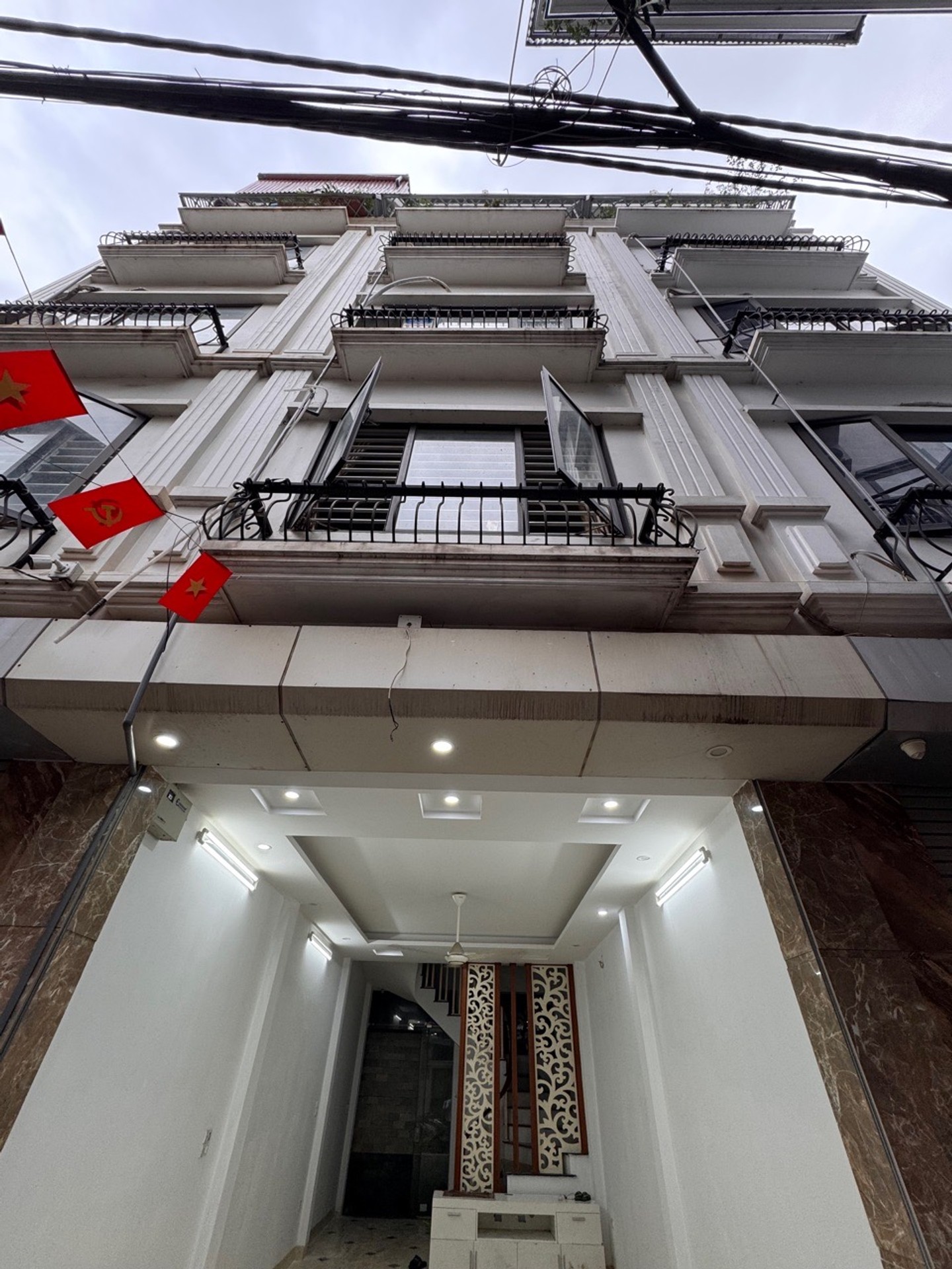 Bán nhà Yên Duyên - diện tích 42m2 5 tầng - ô tô đỗ cửa - giá 9,8 tỷ