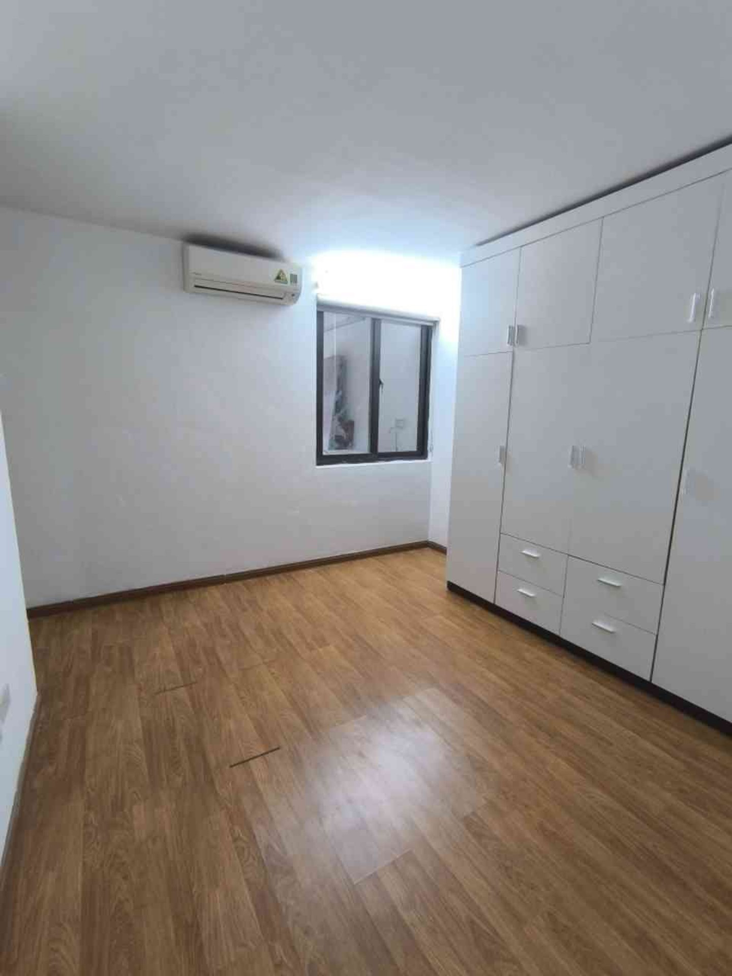 Bán nhà Lĩnh Nam - diện tích 61m2 8 tầng - Căn hộ tặng full nội thất - giá 4,79 tỷ