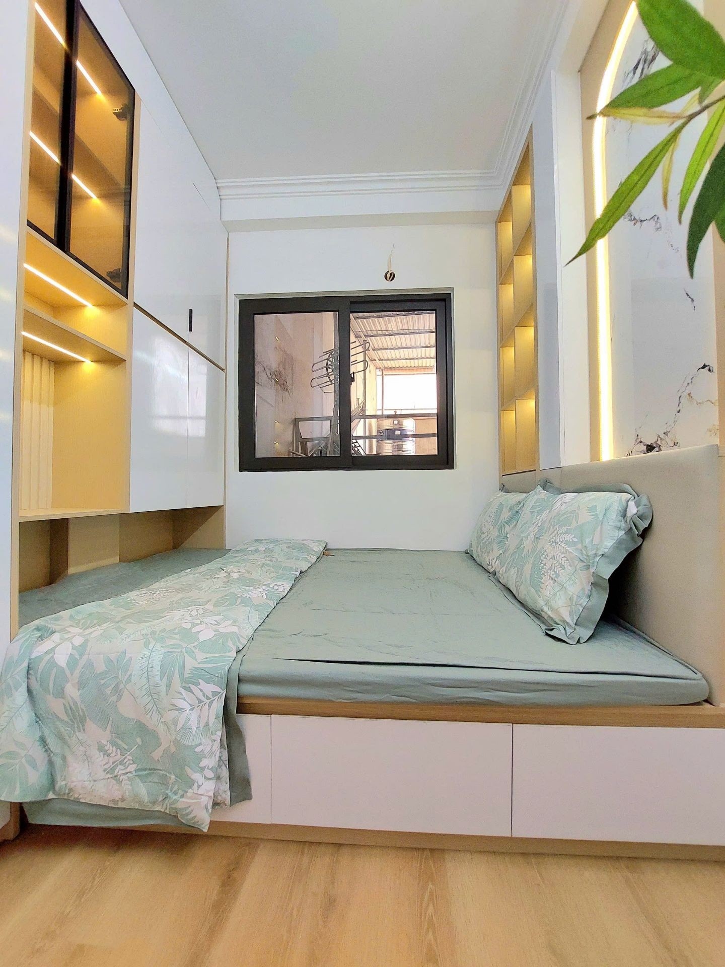Bán nhà Bùi Ngọc Dương - diện tích 12m2 5 tầng - gần ô tô - giá 3,9 tỷ