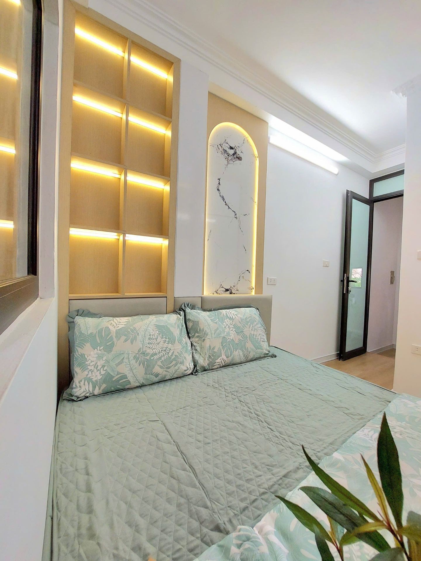 Bán nhà Bùi Ngọc Dương - diện tích 12m2 5 tầng - gần ô tô - giá 3,9 tỷ