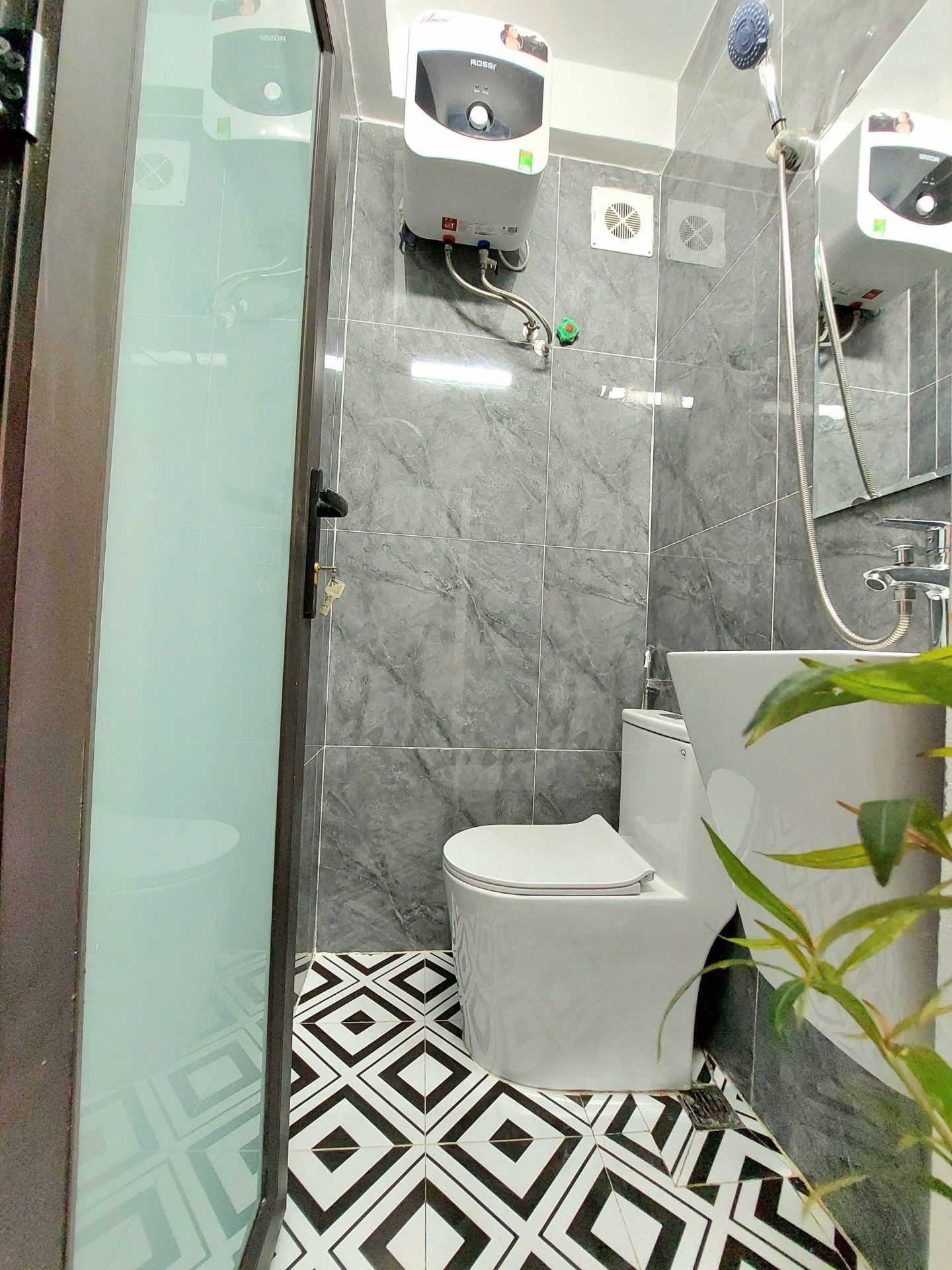 Bán nhà Bùi Ngọc Dương - diện tích 12m2 5 tầng - gần ô tô - giá 3,9 tỷ
