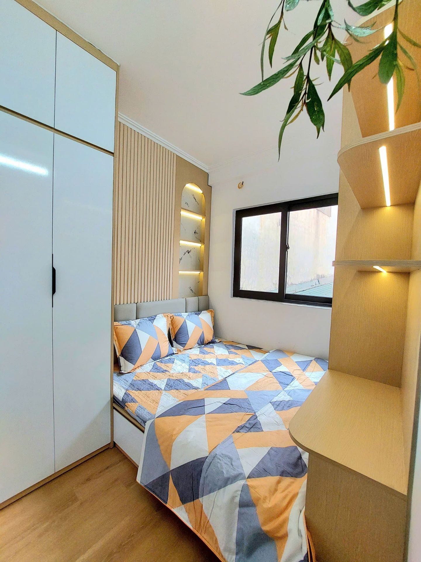 Bán nhà Bùi Ngọc Dương - diện tích 12m2 5 tầng - gần ô tô - giá 3,9 tỷ