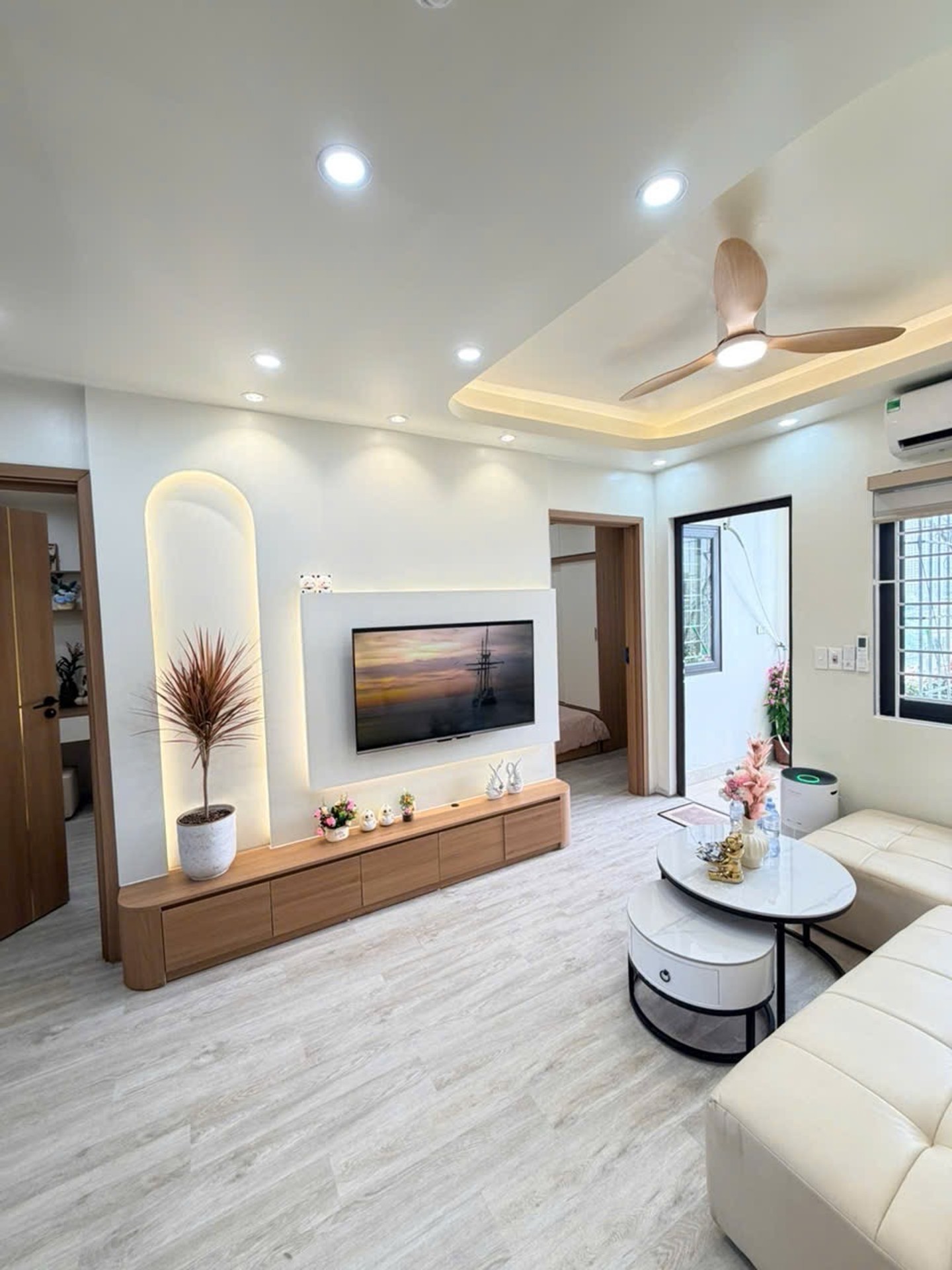 Bán nhà Vũ Tông Phan - diện tích 55m2 9 tầng - Nhà đẹp hiếm có - giá 2,6 tỷ