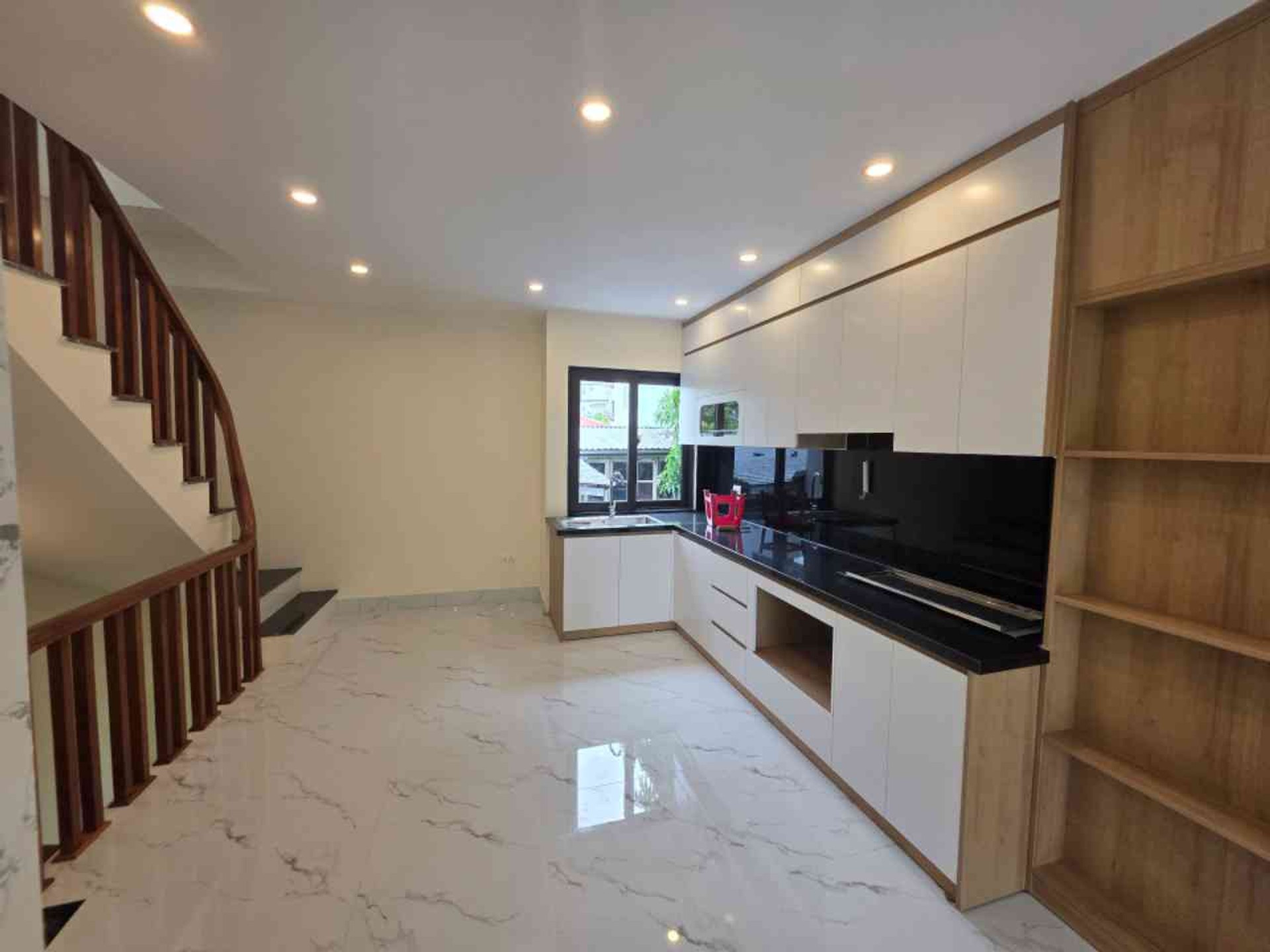 Bán nhà Dương Văn Bé - diện tích 50m2 5 tầng - Thang máy - giá 14,2 tỷ