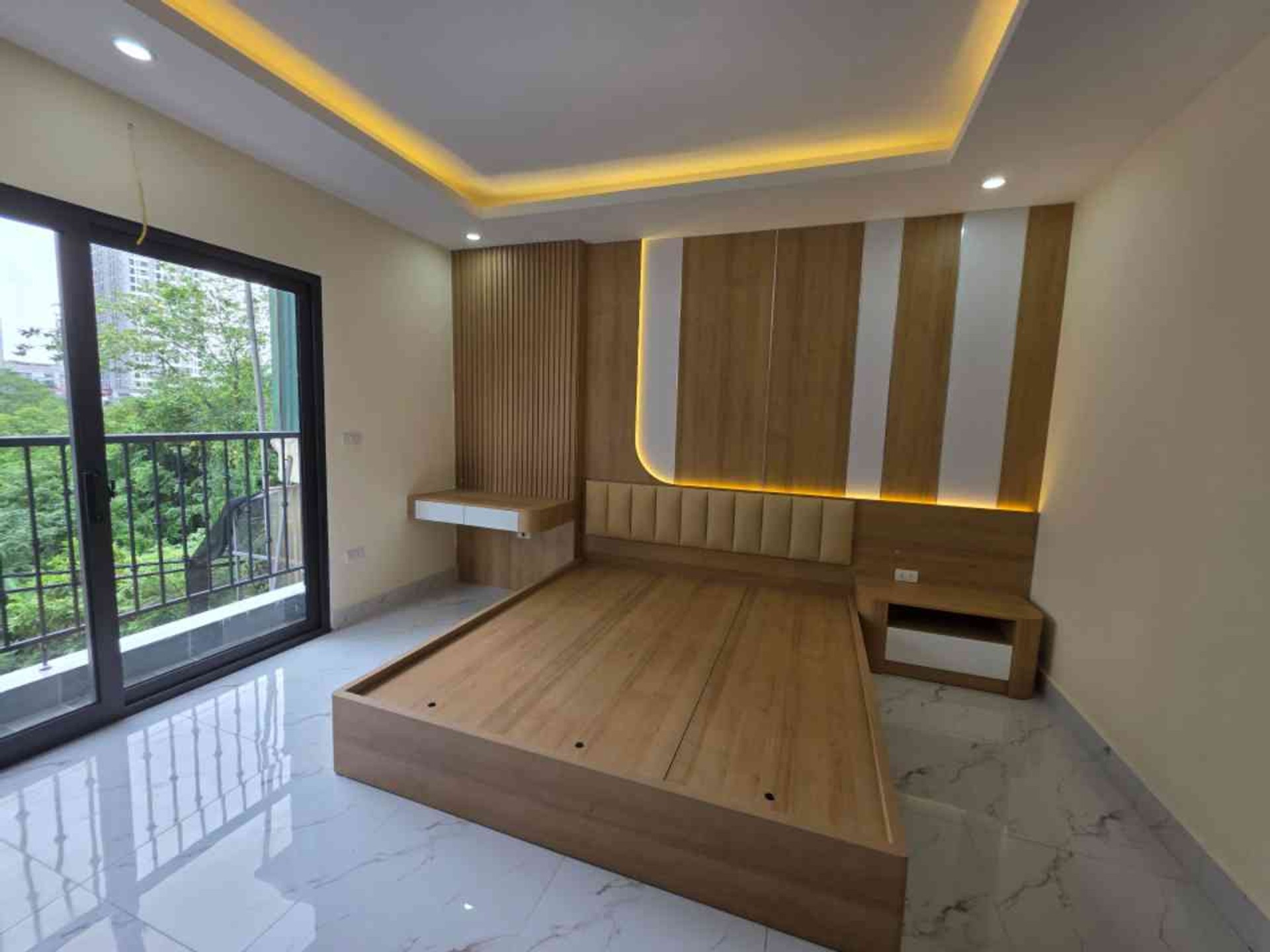 Bán nhà Dương Văn Bé - diện tích 50m2 5 tầng - Thang máy - giá 14,2 tỷ