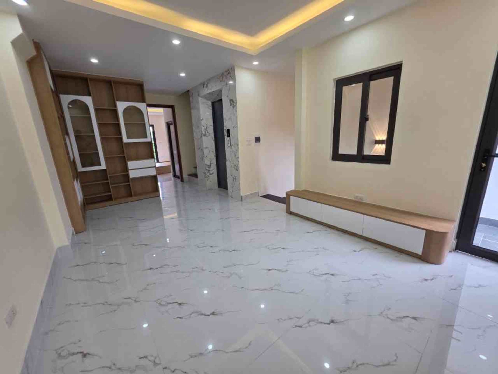 Bán nhà Dương Văn Bé - diện tích 50m2 5 tầng - Thang máy - giá 14,2 tỷ