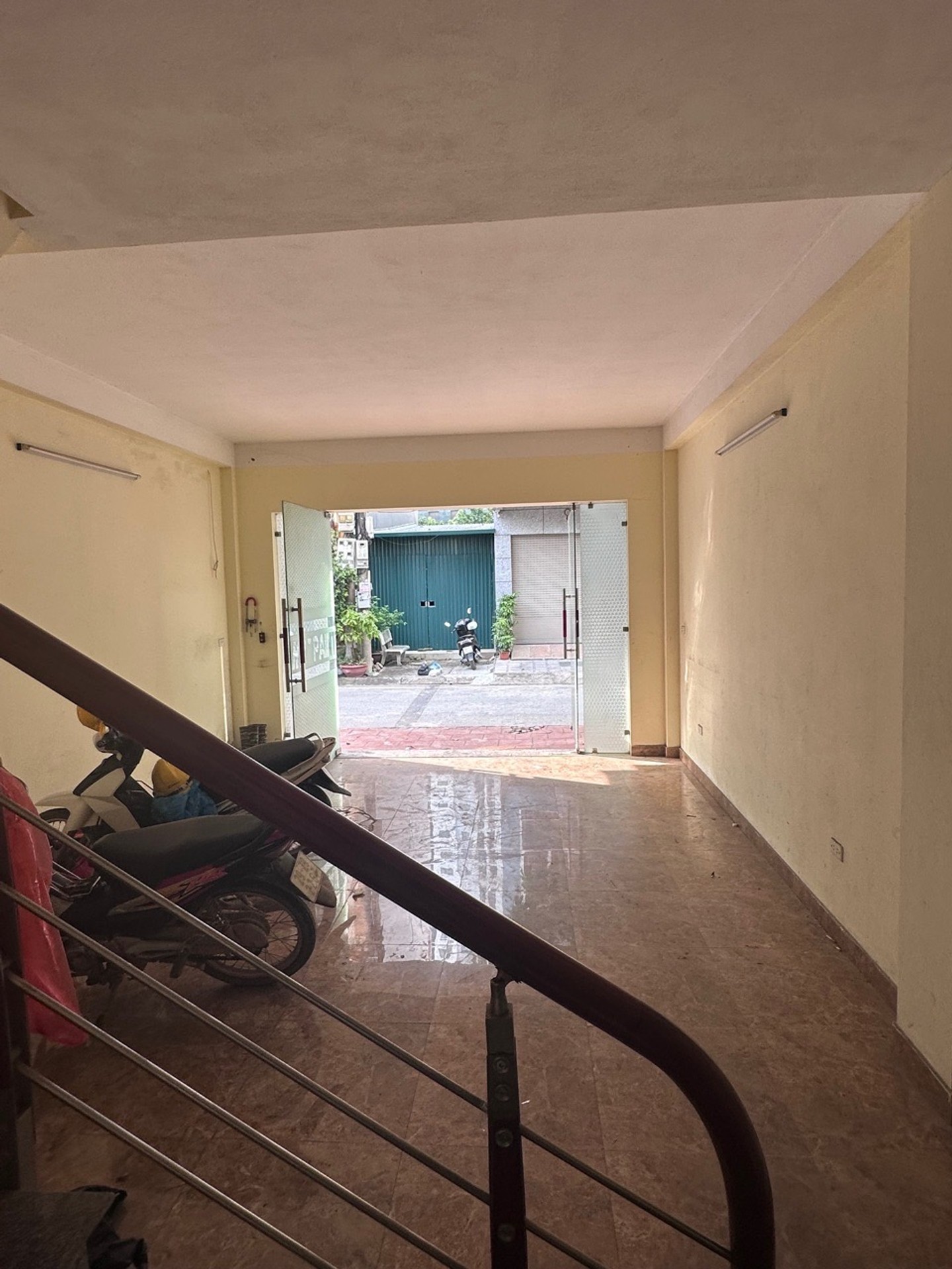 Bán nhà Hưng Thịnh - diện tích 80m2 5 tầng - Nhà đẹp hiếm có - giá 20 tỷ