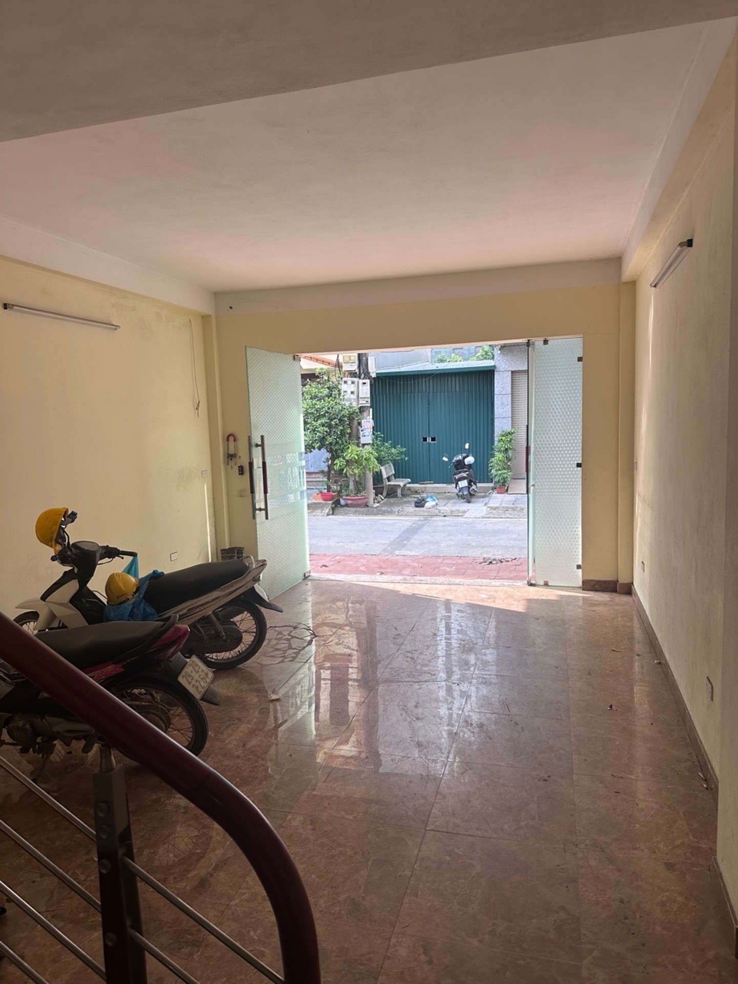 Bán nhà Hưng Thịnh - diện tích 80m2 5 tầng - Nhà đẹp hiếm có - giá 20 tỷ