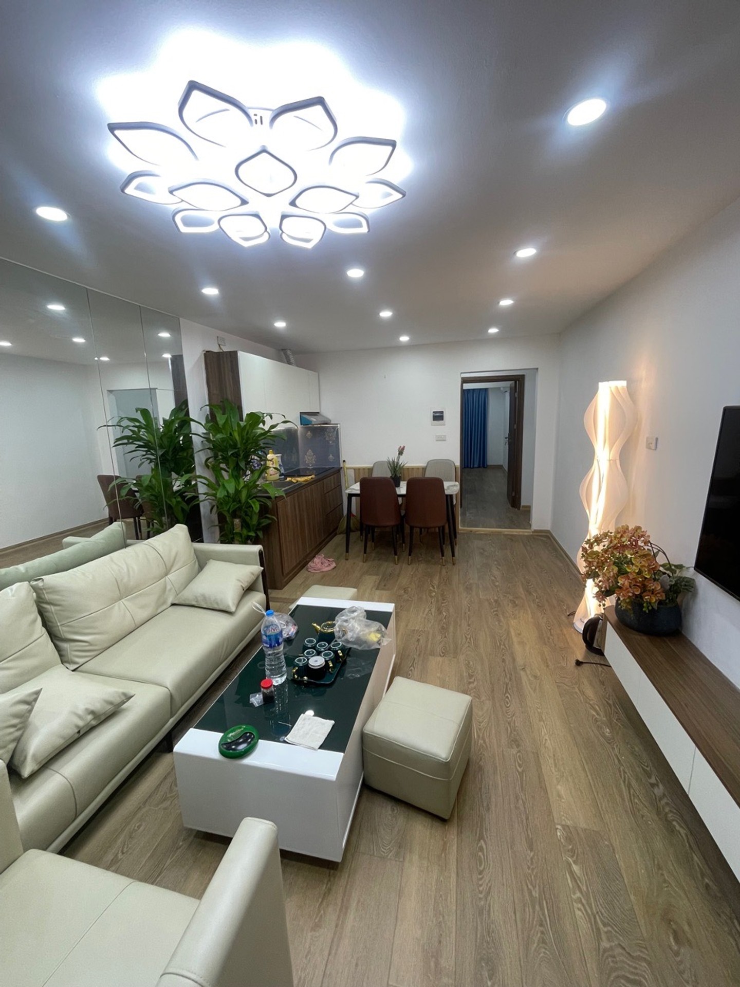 Bán nhà Phố 8/3 - diện tích 25m2 1 tầng - ô tô đỗ cửa - giá 3,6 tỷ