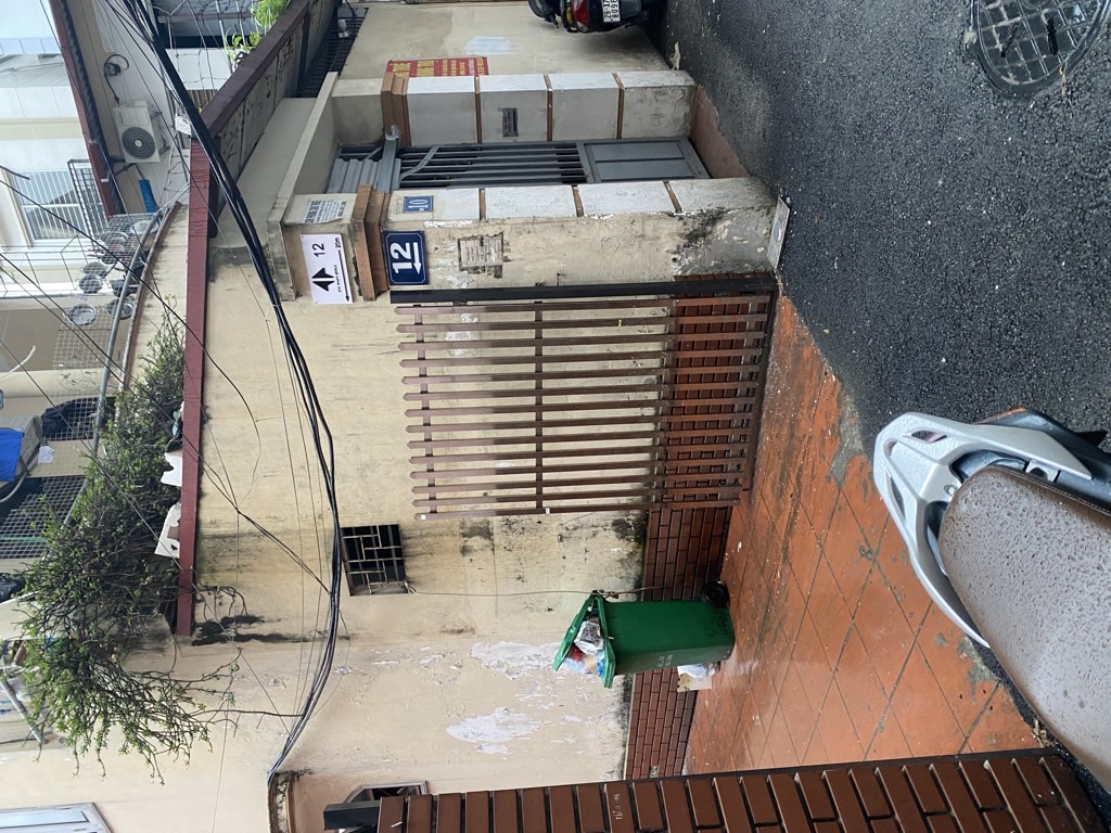 Bán nhà Nguyễn Ngọc Vũ - diện tích 350m2 3 tầng - Biệt thự gần phố - giá 88 tỷ