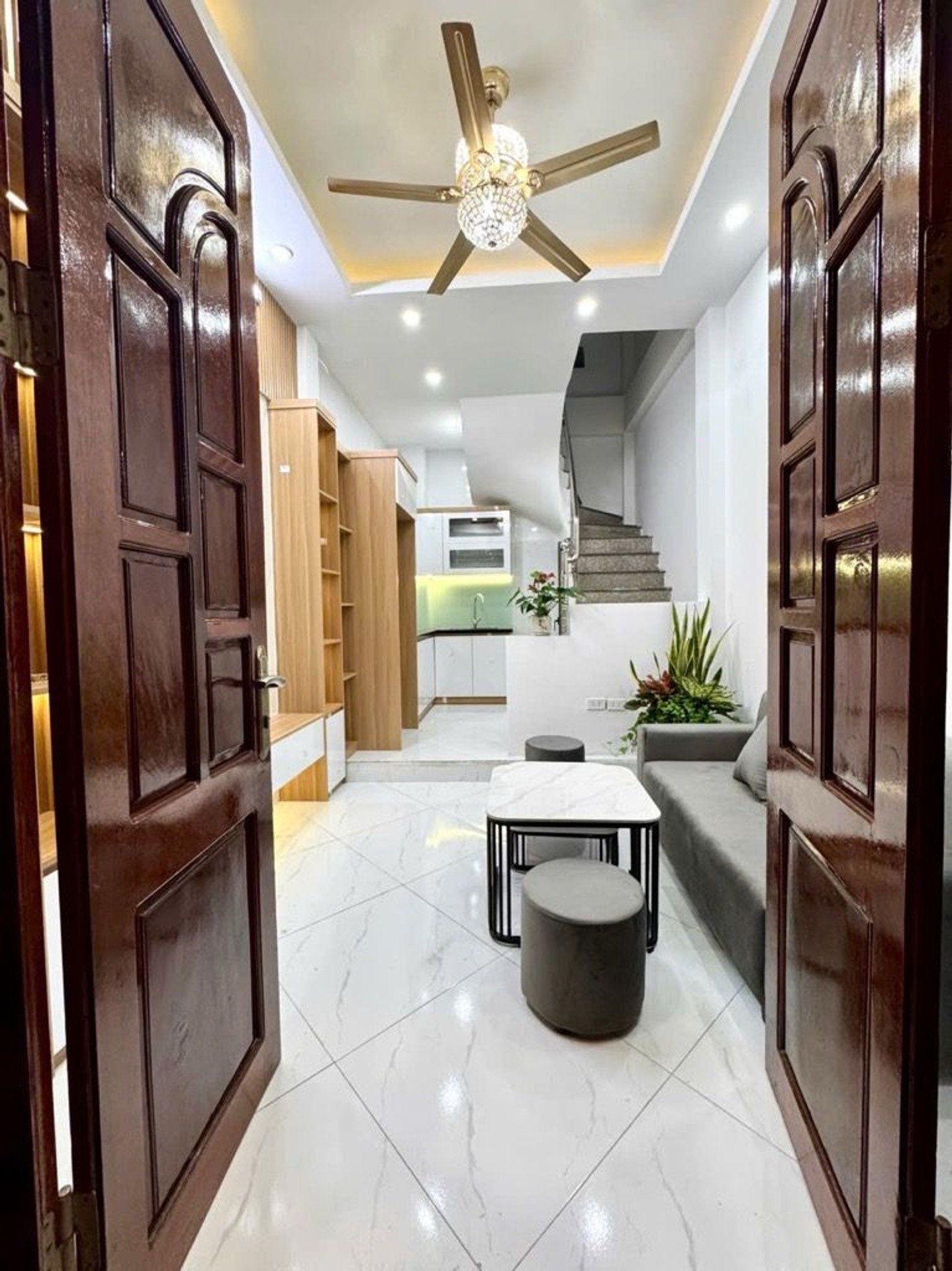 Bán nhà Đông Thiên - diện tích 21m2 5 tầng - ô tô đỗ cổng - giá 4 tỷ