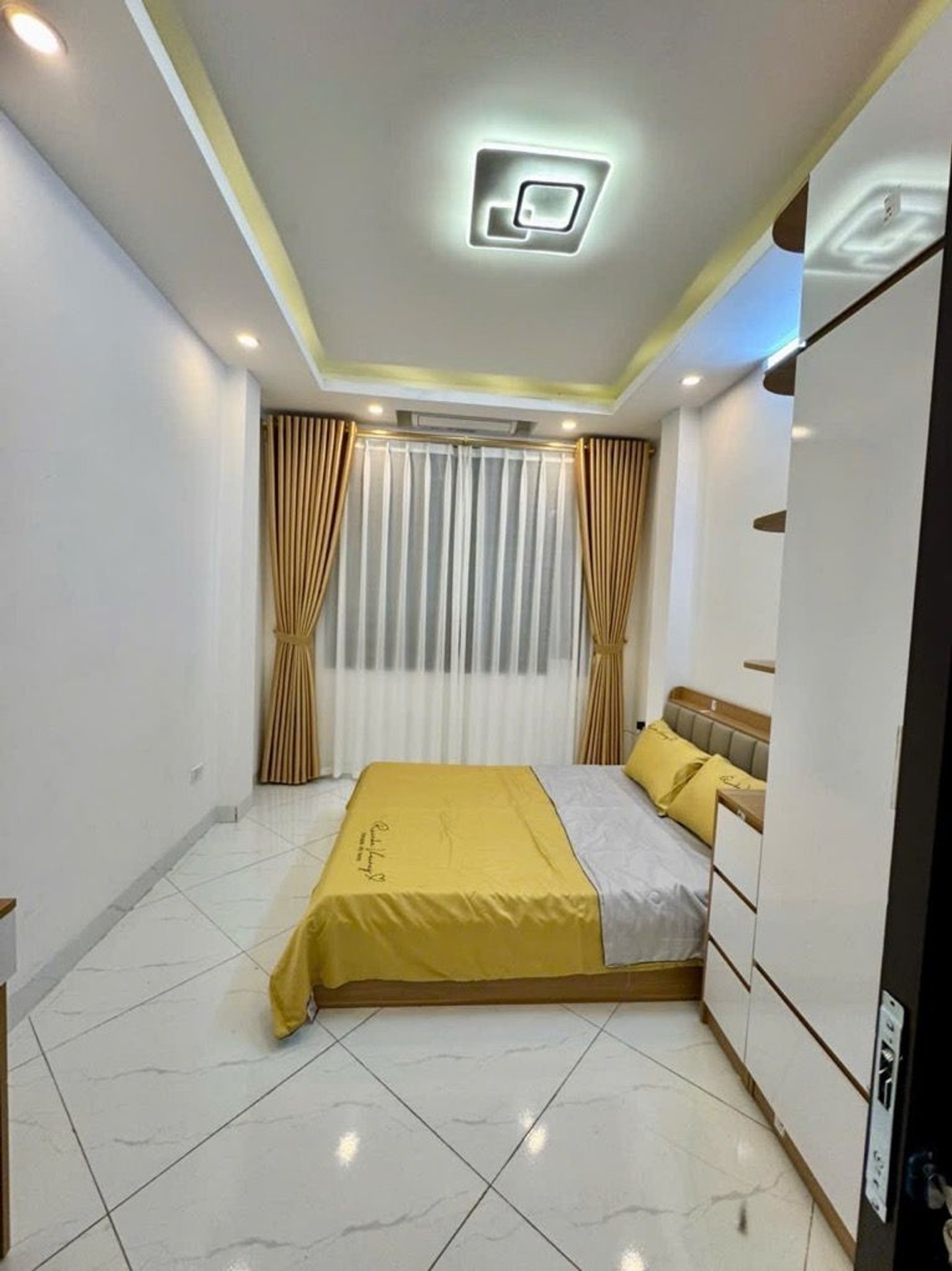 Bán nhà Đông Thiên - diện tích 21m2 5 tầng - ô tô đỗ cổng - giá 4 tỷ