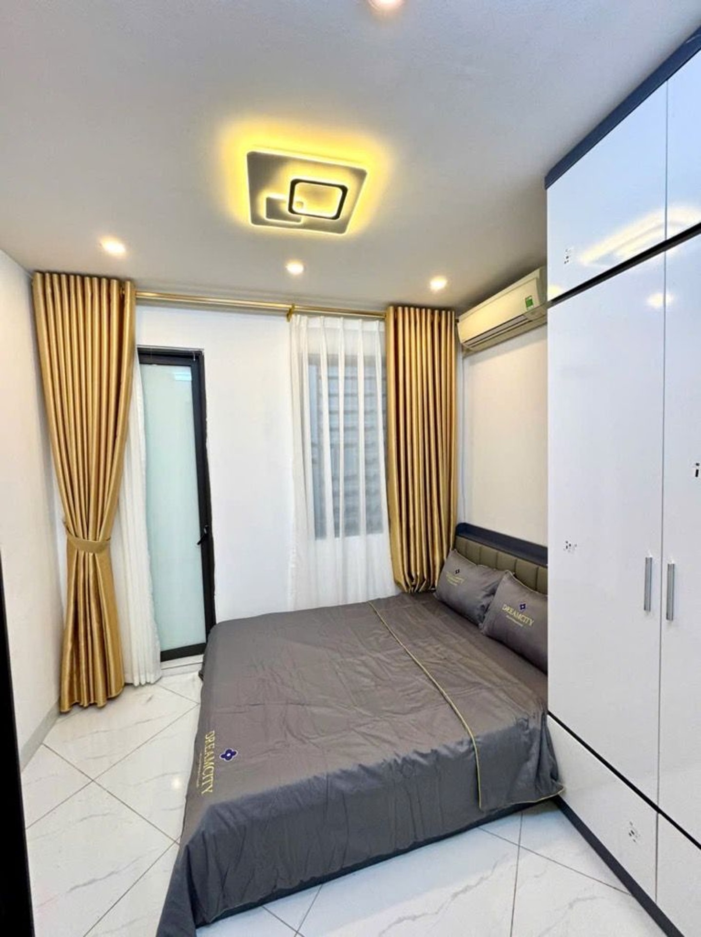Bán nhà Đông Thiên - diện tích 21m2 5 tầng - ô tô đỗ cổng - giá 4 tỷ