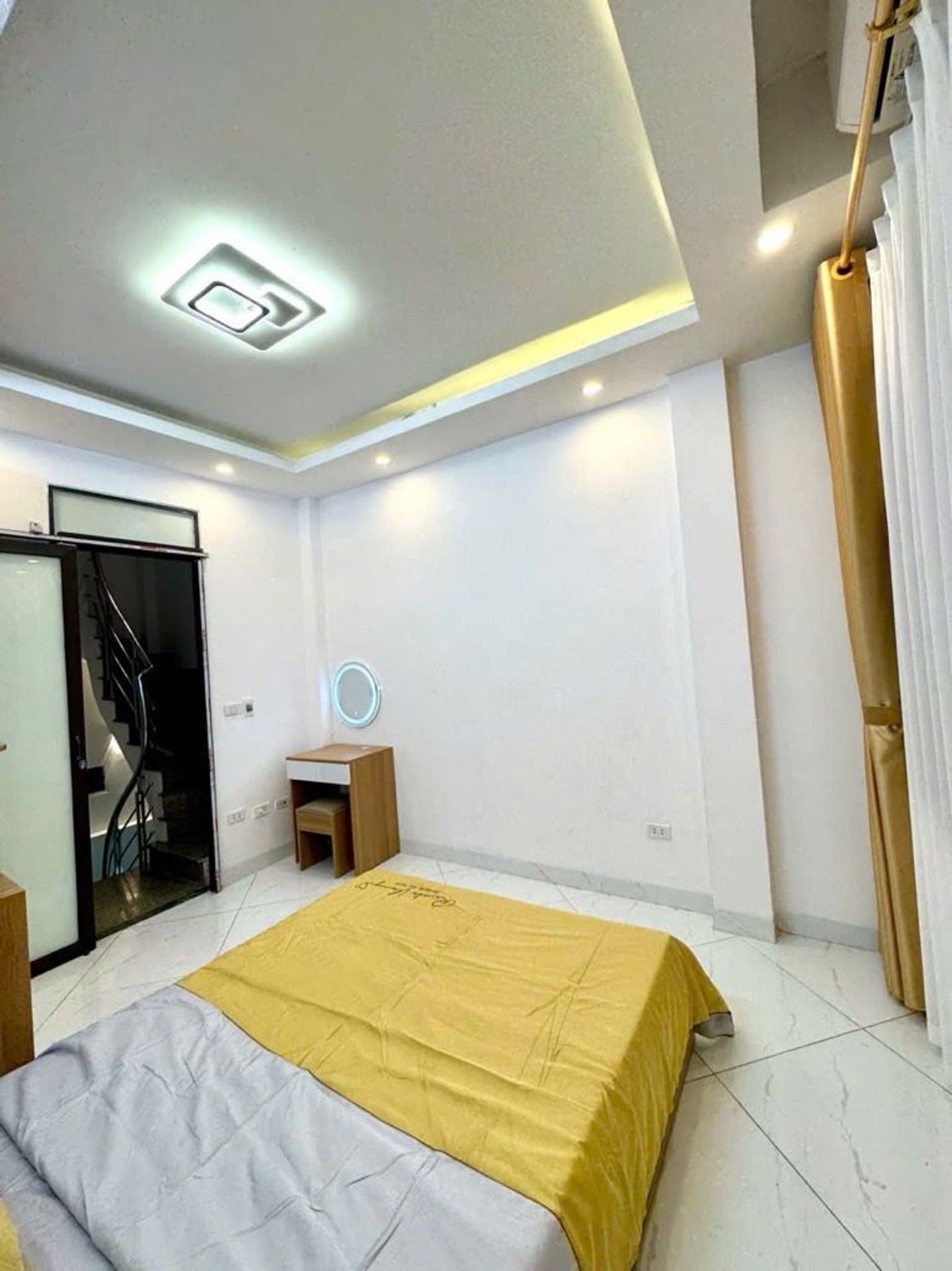 Bán nhà Đông Thiên - diện tích 21m2 5 tầng - ô tô đỗ cổng - giá 4 tỷ