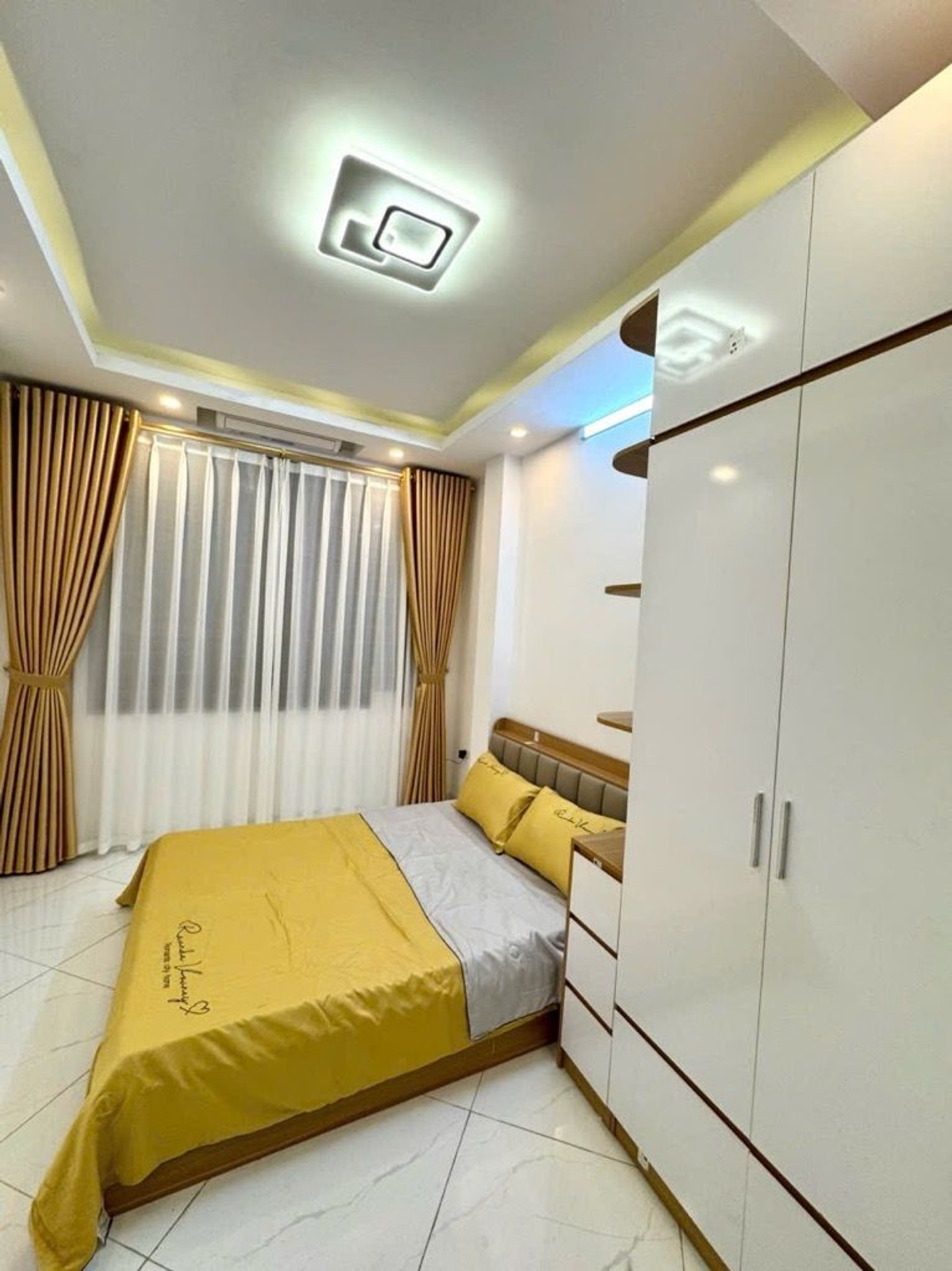 Bán nhà Đông Thiên - diện tích 21m2 5 tầng - ô tô đỗ cổng - giá 4 tỷ
