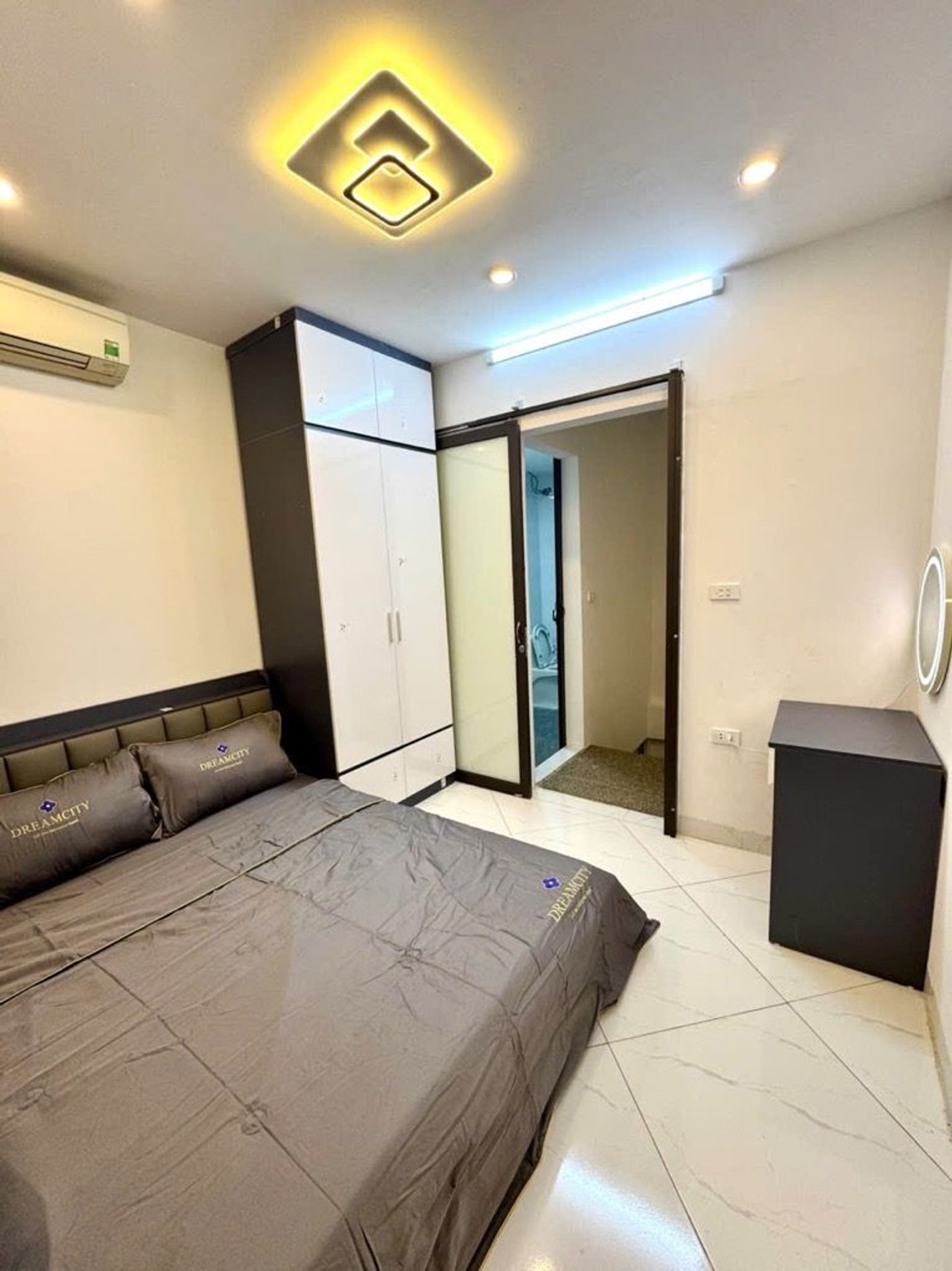 Bán nhà Đông Thiên - diện tích 21m2 5 tầng - ô tô đỗ cổng - giá 4 tỷ