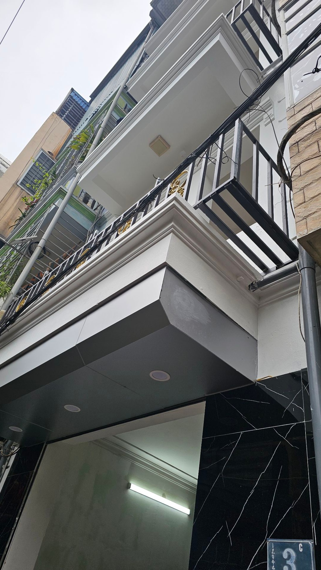 Bán nhà Đông Thiên - diện tích 21m2 5 tầng - ô tô đỗ cổng - giá 4 tỷ