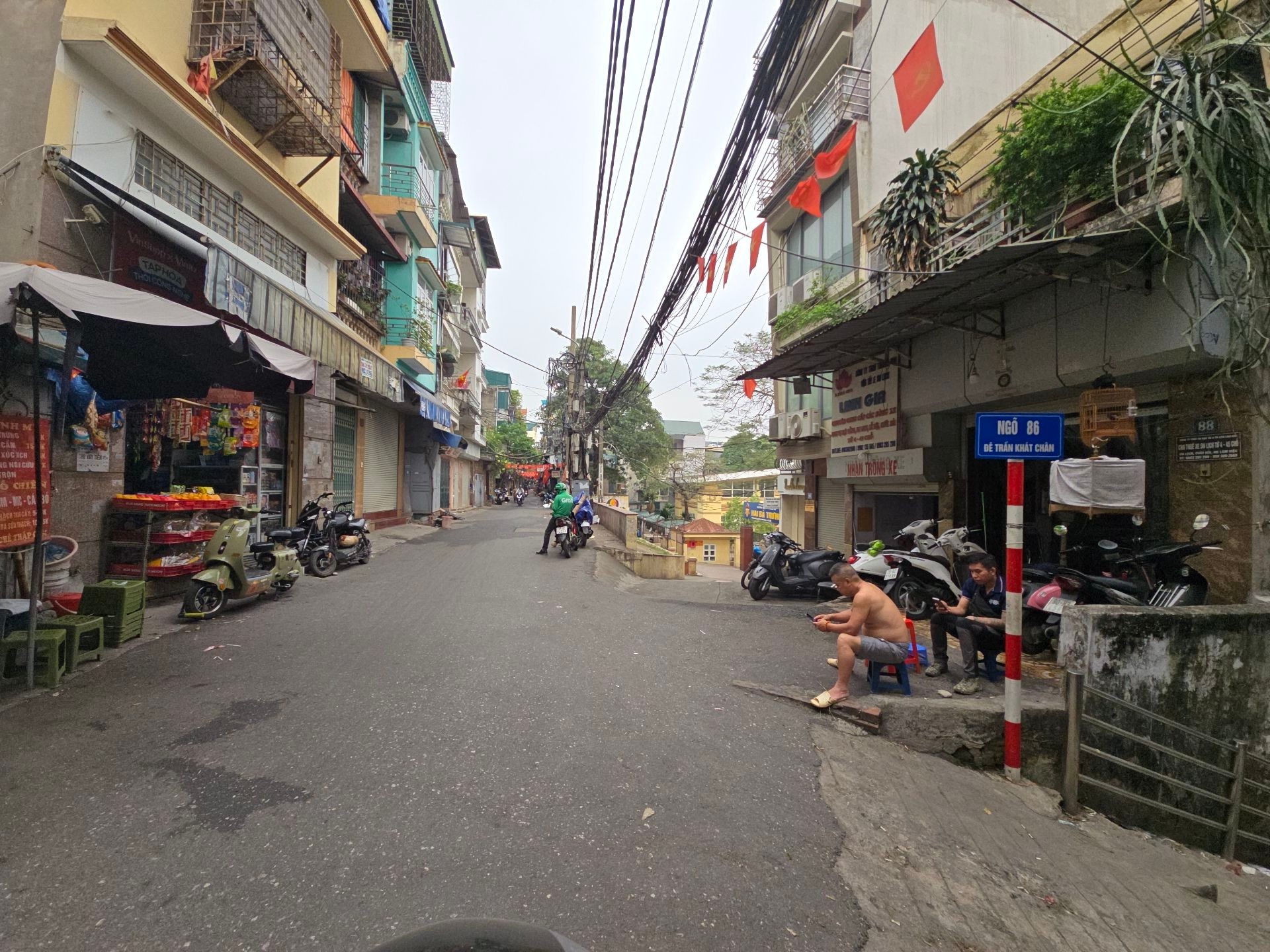 Bán nhà Hai Bà Trưng - diện tích 32m2 4 tầng - Mặt ngõ thông, vị trí trung tâm - giá 8,6 tỷ