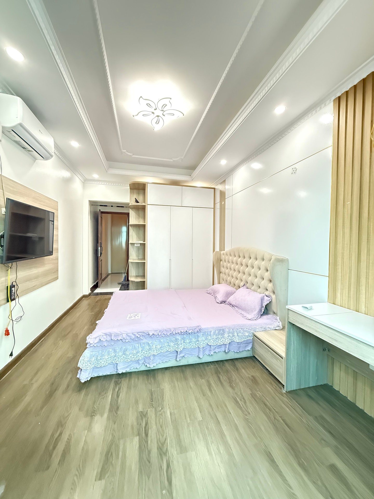 Bán nhà Thanh Lân - diện tích 34m2 5 tầng - ô tô đỗ cửa - giá 8,8 tỷ