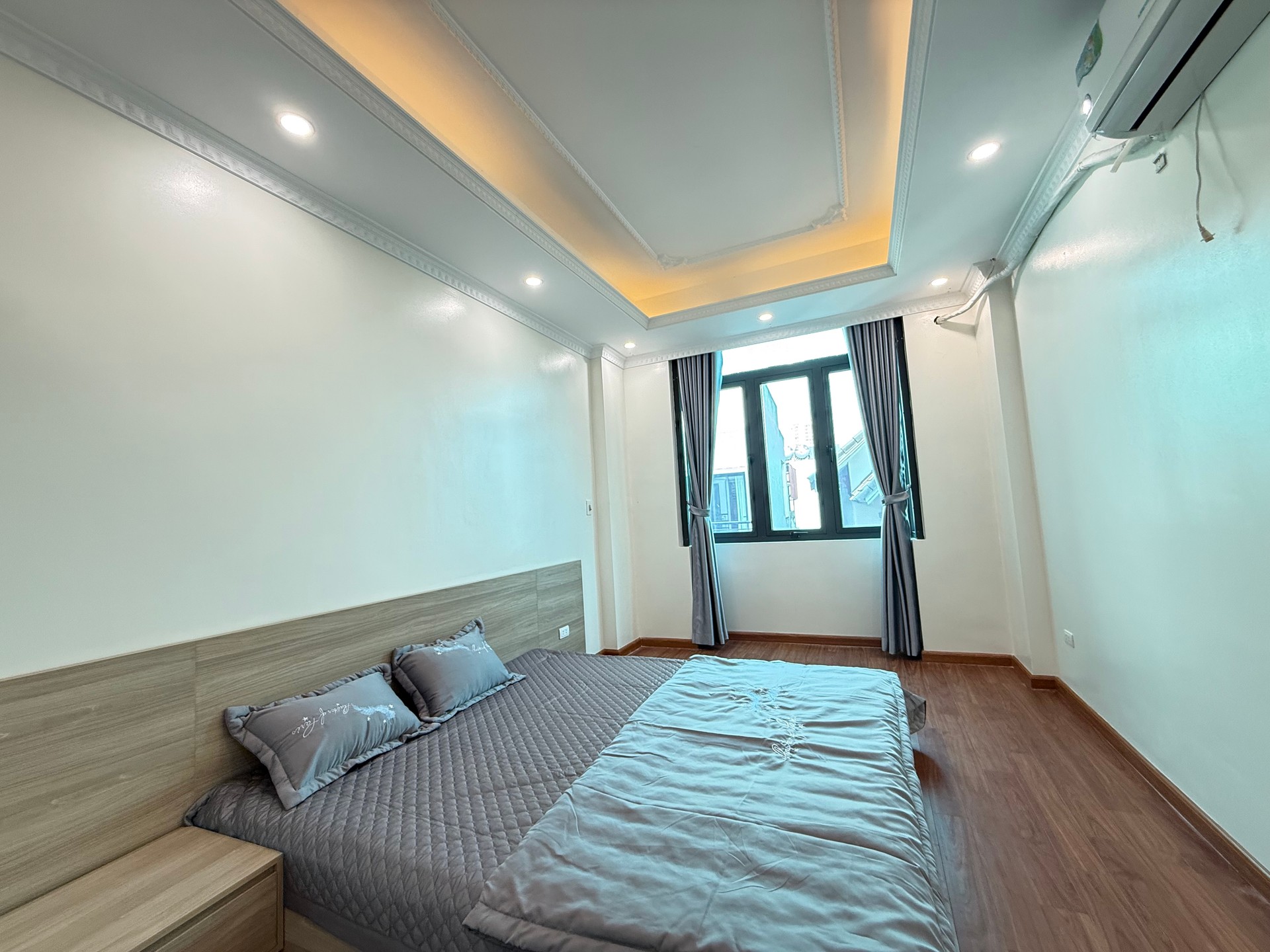 Bán nhà Thanh Lân - diện tích 34m2 5 tầng - ô tô đỗ cửa - giá 8,8 tỷ