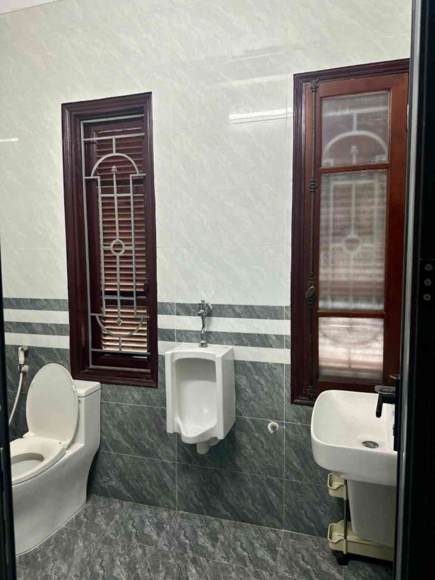 Bán nhà B11C - diện tích 62m2 4 tầng - Lô góc, 3 mặt thoáng - giá 29,8 tỷ