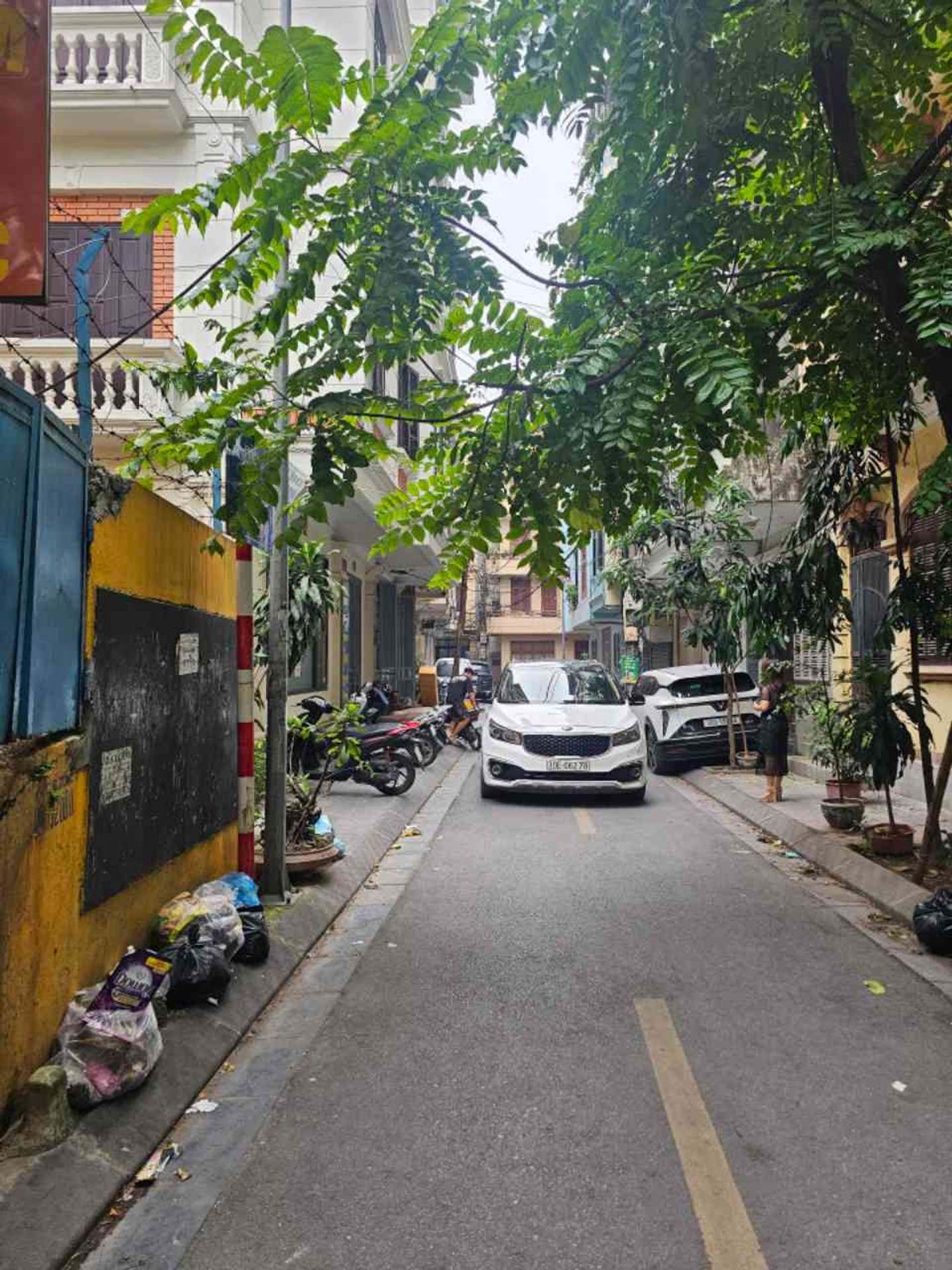 Bán nhà B11C - diện tích 62m2 4 tầng - Lô góc, 3 mặt thoáng - giá 29,8 tỷ