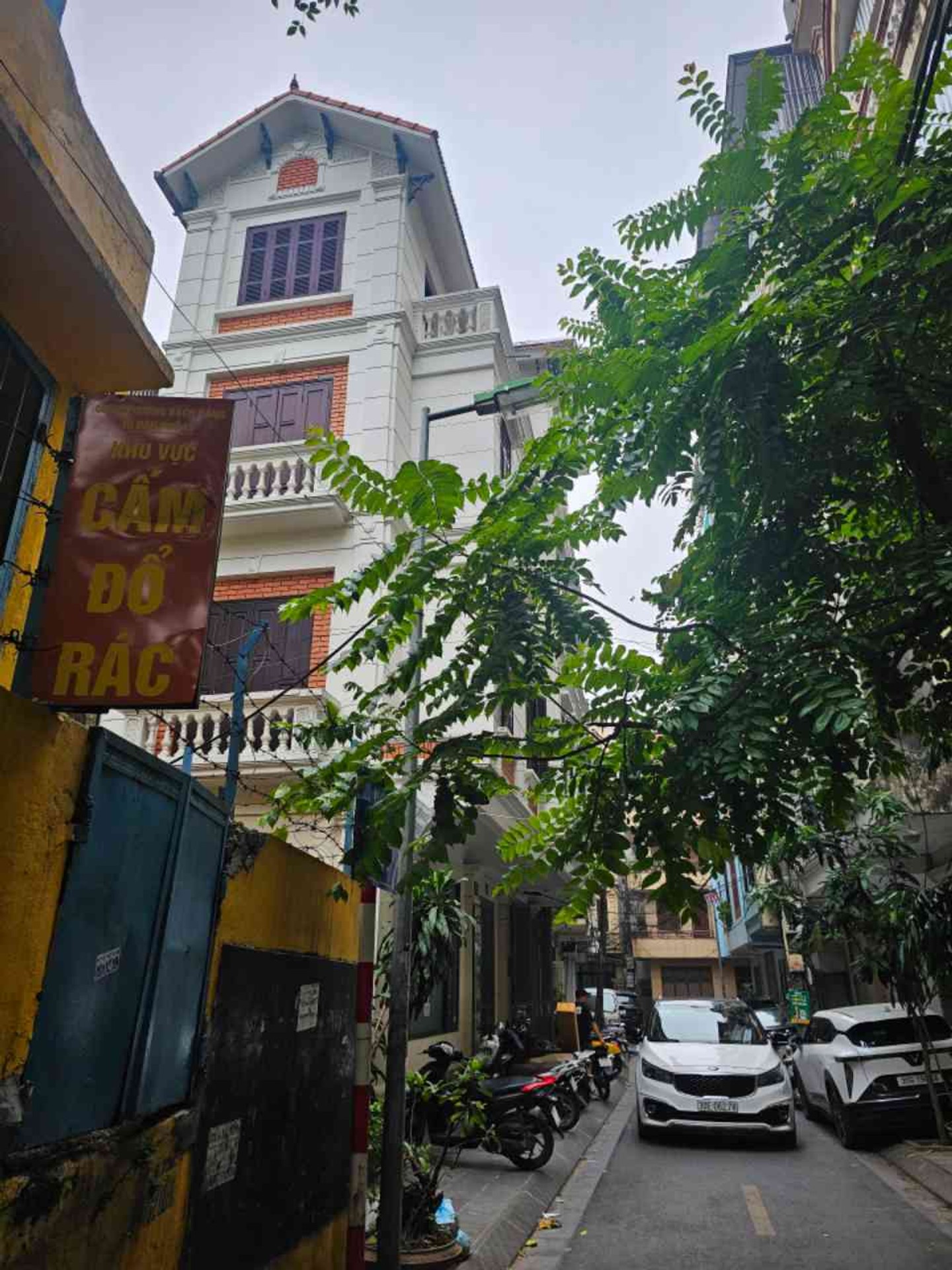 Bán nhà B11C - diện tích 62m2 4 tầng - Lô góc, 3 mặt thoáng - giá 29,8 tỷ