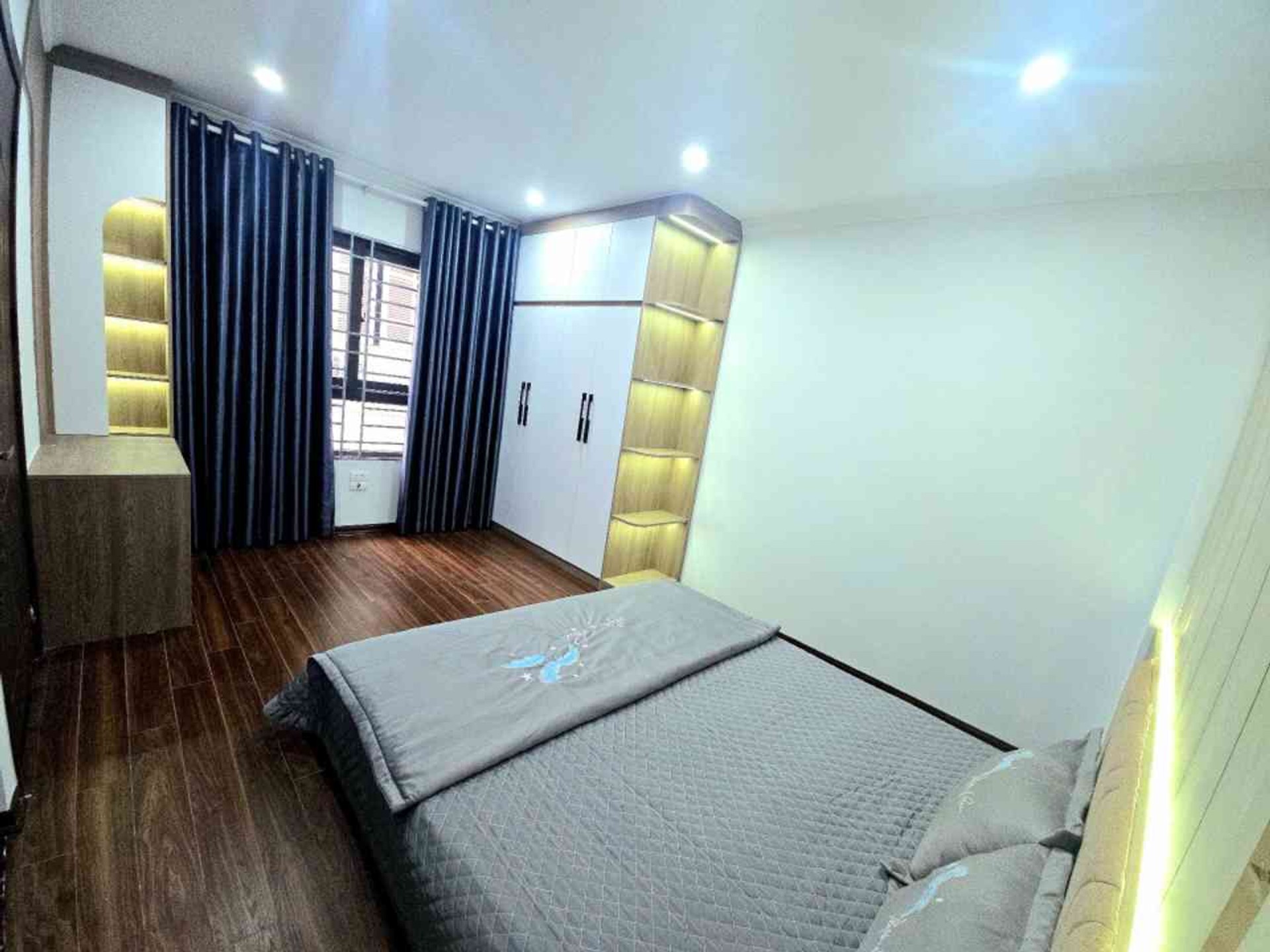 Bán nhà Ngũ Nhạc - diện tích 61m2 6 tầng - Nhà thang máy, mới keng - giá 15,6 tỷ