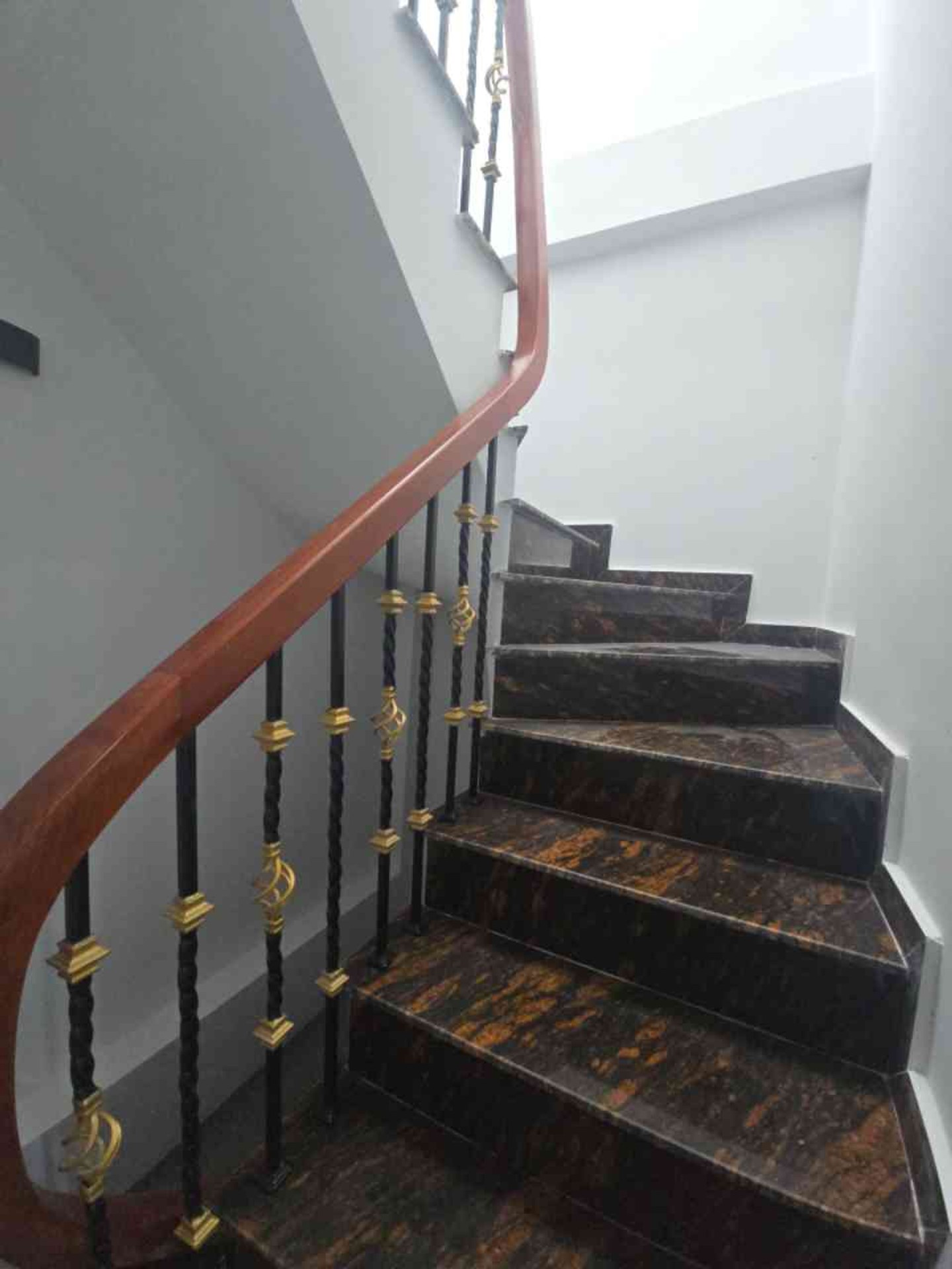 Bán nhà Ngũ Nhạc - diện tích 61m2 6 tầng - Nhà thang máy, mới keng - giá 15,6 tỷ
