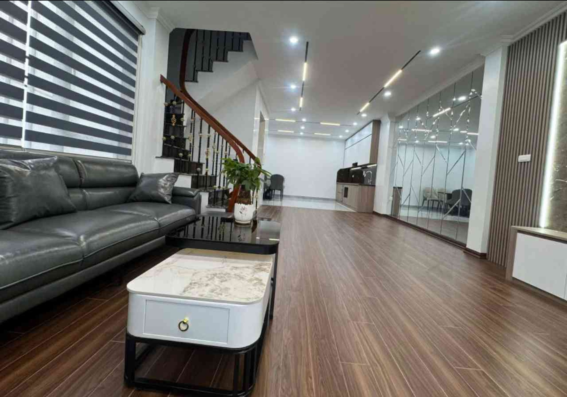 Bán nhà Ngũ Nhạc - diện tích 61m2 6 tầng - Nhà thang máy, mới keng - giá 15,6 tỷ