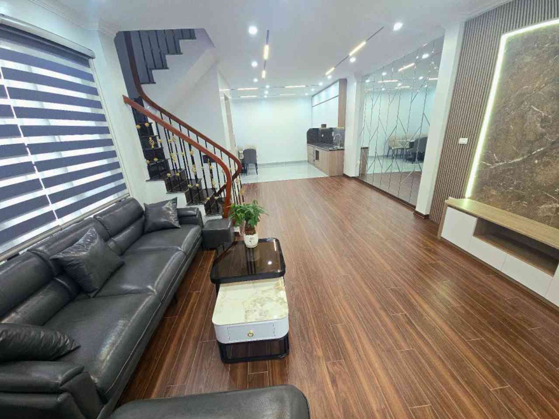 Bán nhà Ngũ Nhạc - diện tích 61m2 6 tầng - Nhà thang máy, mới keng - giá 15,6 tỷ