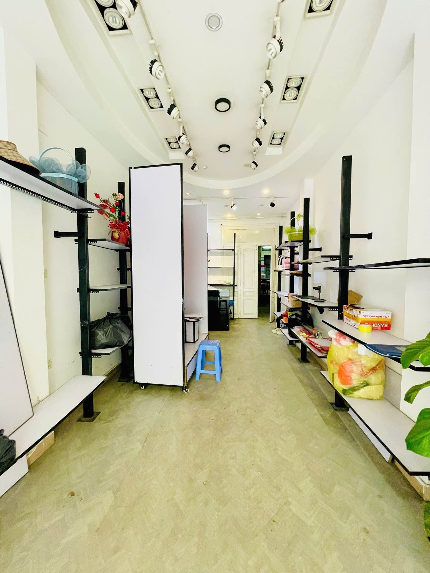 Bán nhà Khâm Thiên - diện tích 60m2 5 tầng - Mặt phố siêu trung tâm - giá 37 tỷ