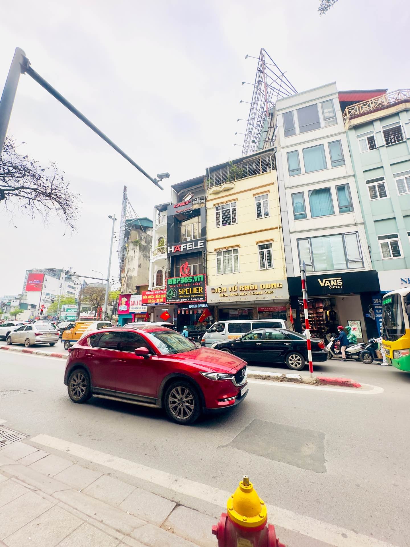 Bán nhà Khâm Thiên - diện tích 60m2 5 tầng - Mặt phố siêu trung tâm - giá 37 tỷ