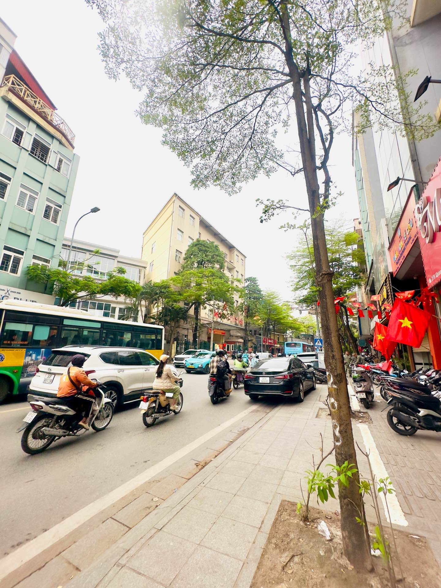 Bán nhà Khâm Thiên - diện tích 60m2 5 tầng - Mặt phố siêu trung tâm - giá 37 tỷ