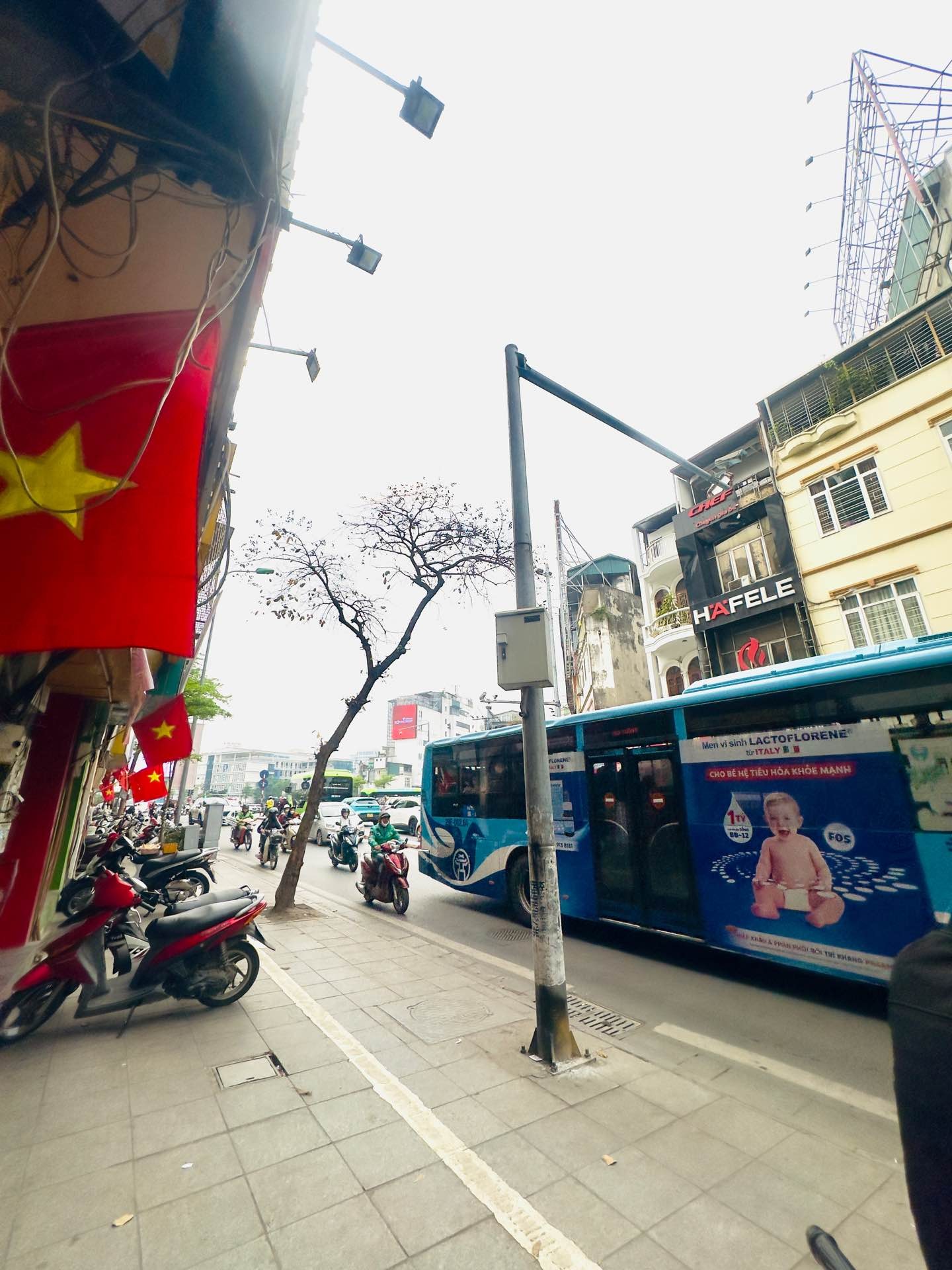 Bán nhà Khâm Thiên - diện tích 60m2 5 tầng - Mặt phố siêu trung tâm - giá 37 tỷ