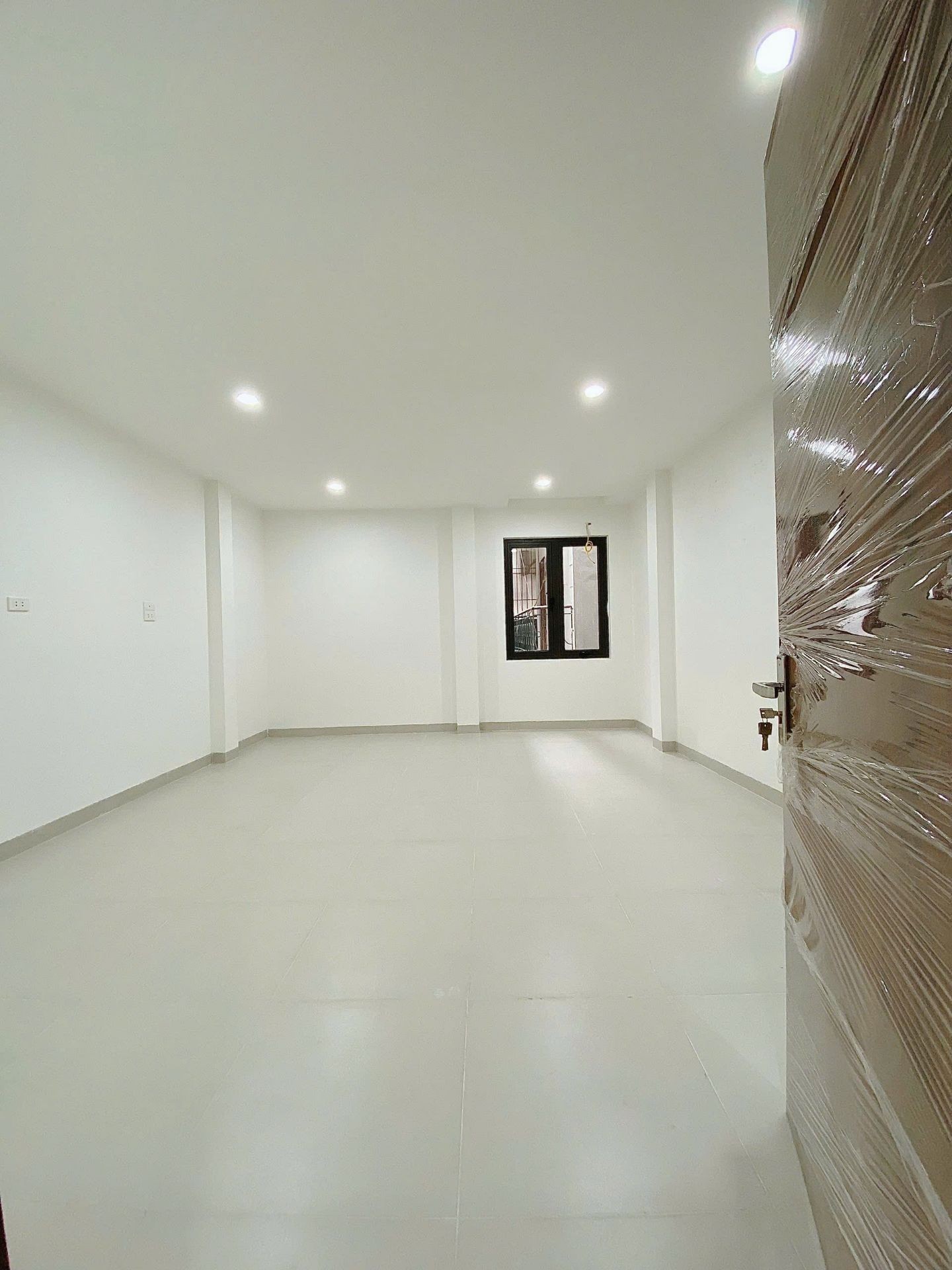 Bán nhà Hoàng Mai - diện tích 81m2 6 tầng - Ô tô tránh - giá 18 tỷ