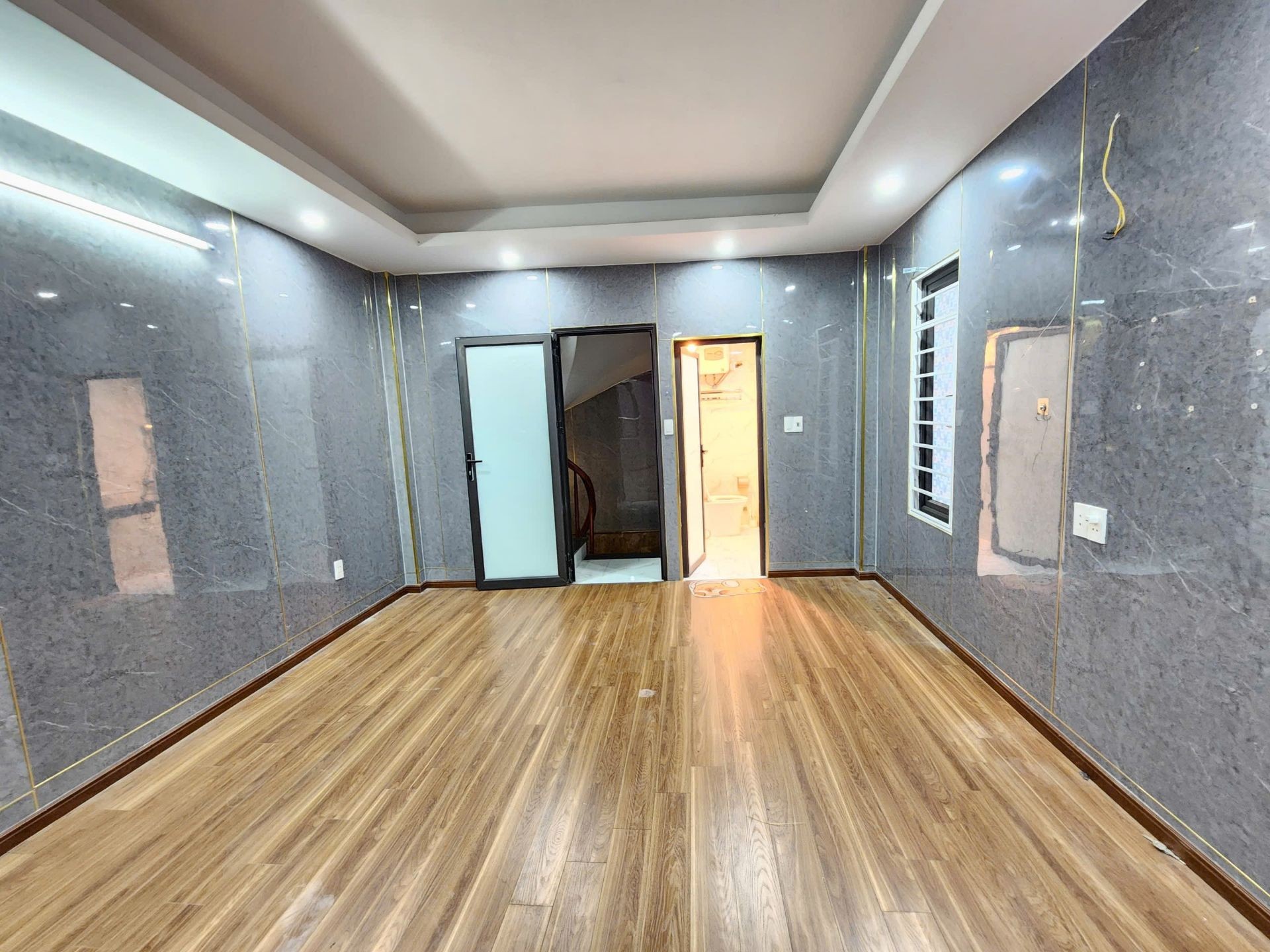Bán nhà Khuyến Lương - diện tích 32m2 6 tầng - Ô TÔ ĐỖ CỬA - giá 7,9 tỷ