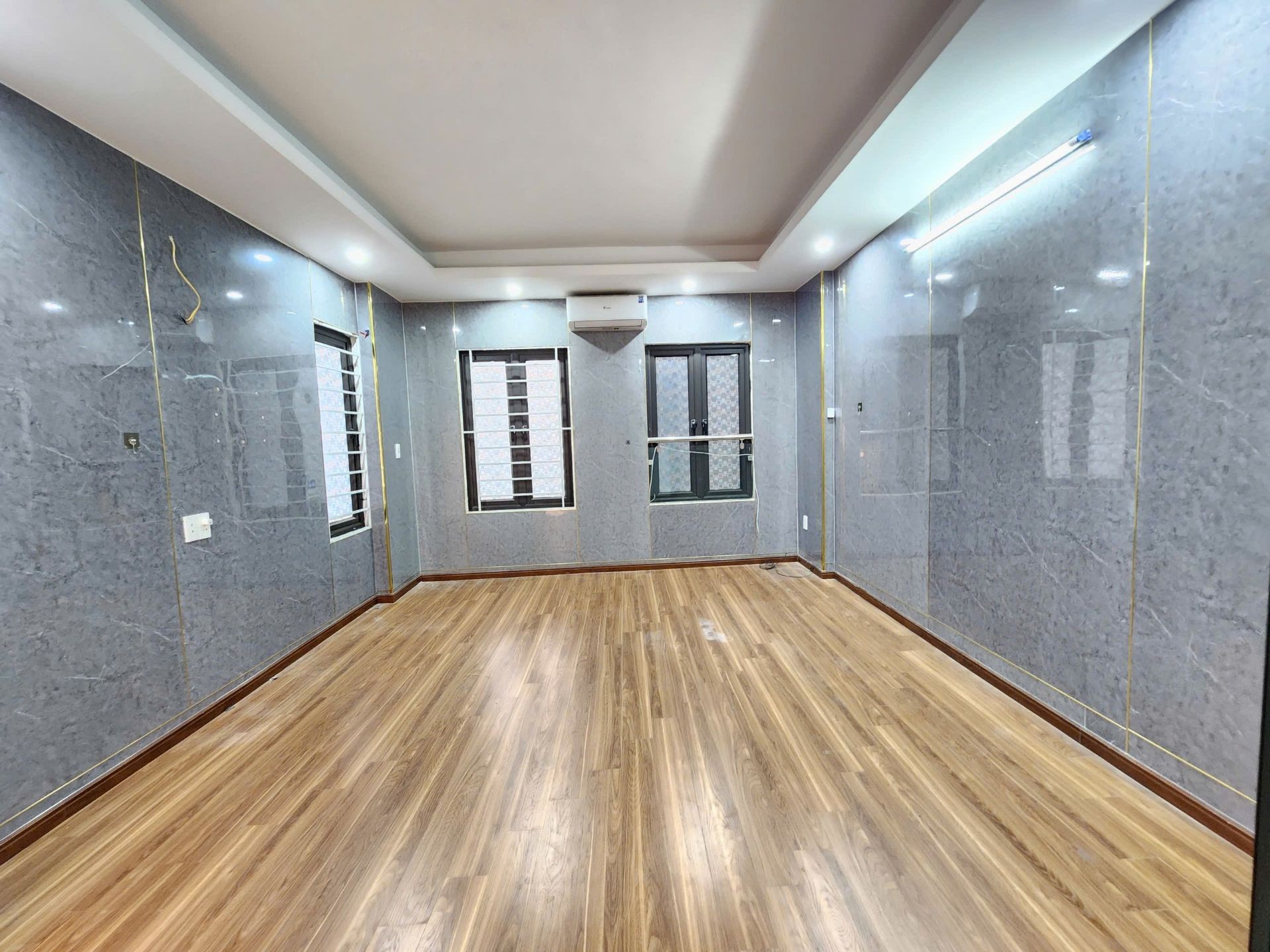 Bán nhà Khuyến Lương - diện tích 32m2 6 tầng - Ô TÔ ĐỖ CỬA - giá 7,9 tỷ