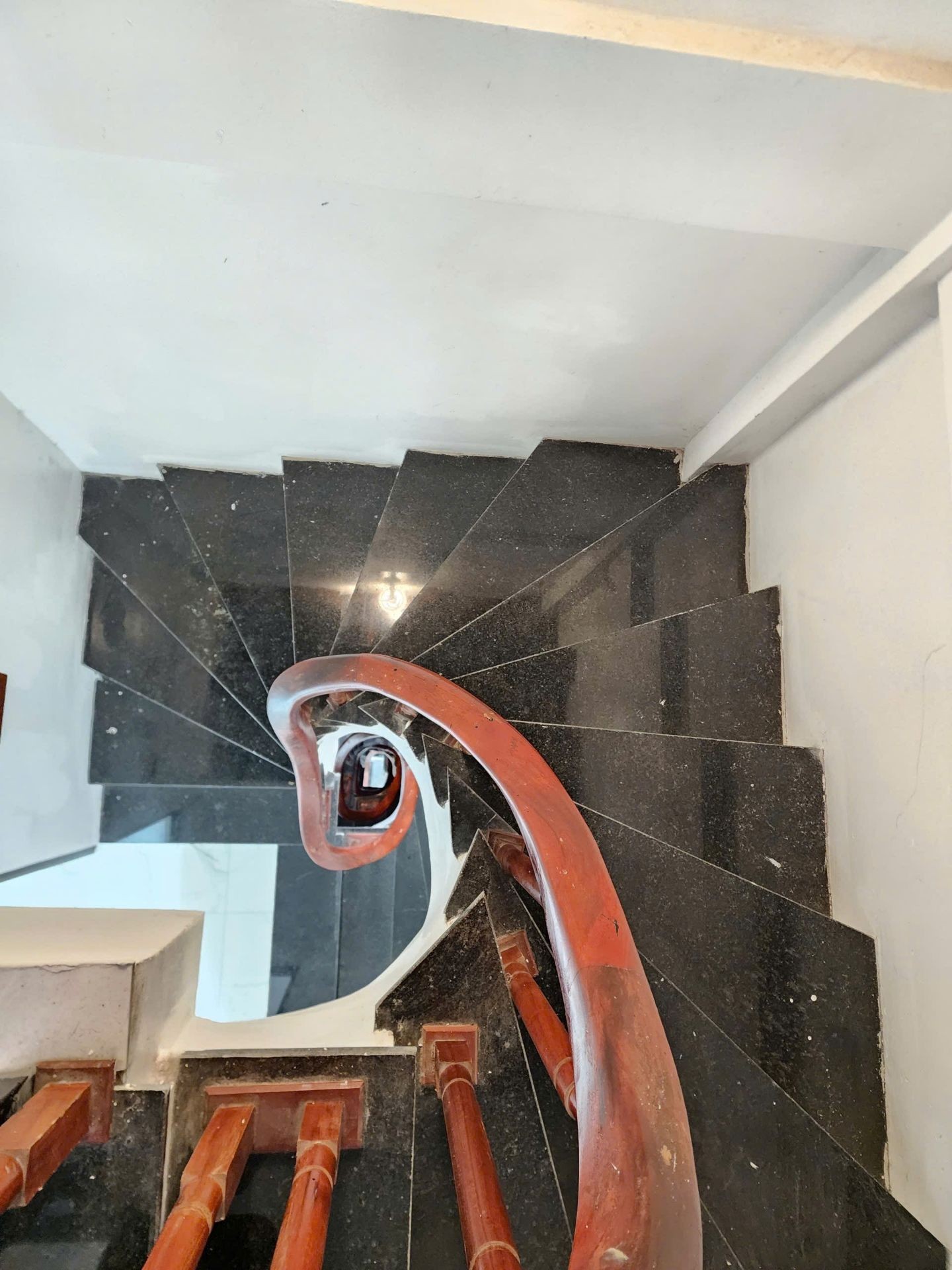 Bán nhà Khuyến Lương - diện tích 32m2 6 tầng - Ô TÔ ĐỖ CỬA - giá 7,9 tỷ